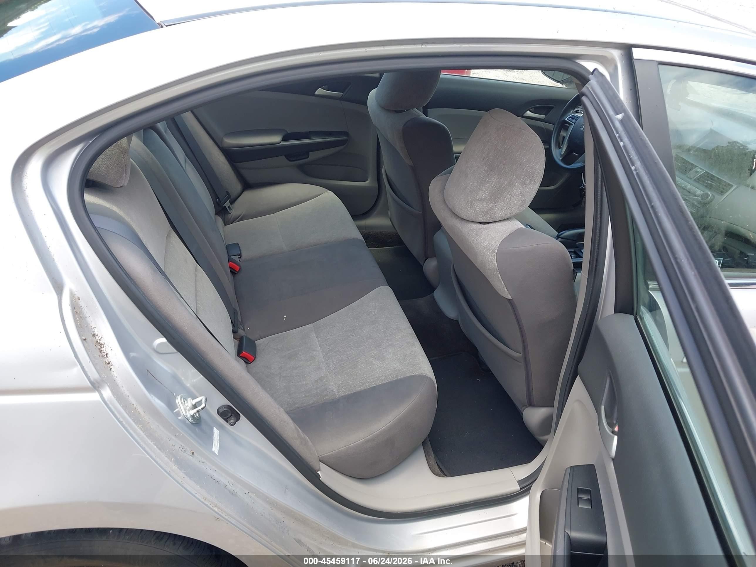 2010 Honda Accord 2.4 Lx Silver vin: 1HGCP2F35AA177405