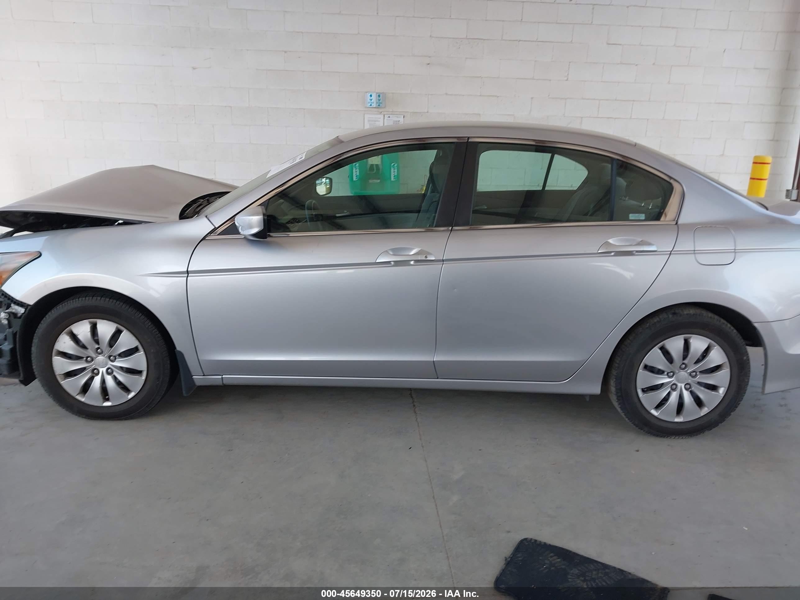 2011 Honda Accord 2.4 Lx Серебряный vin: 1HGCP2F35BA050106