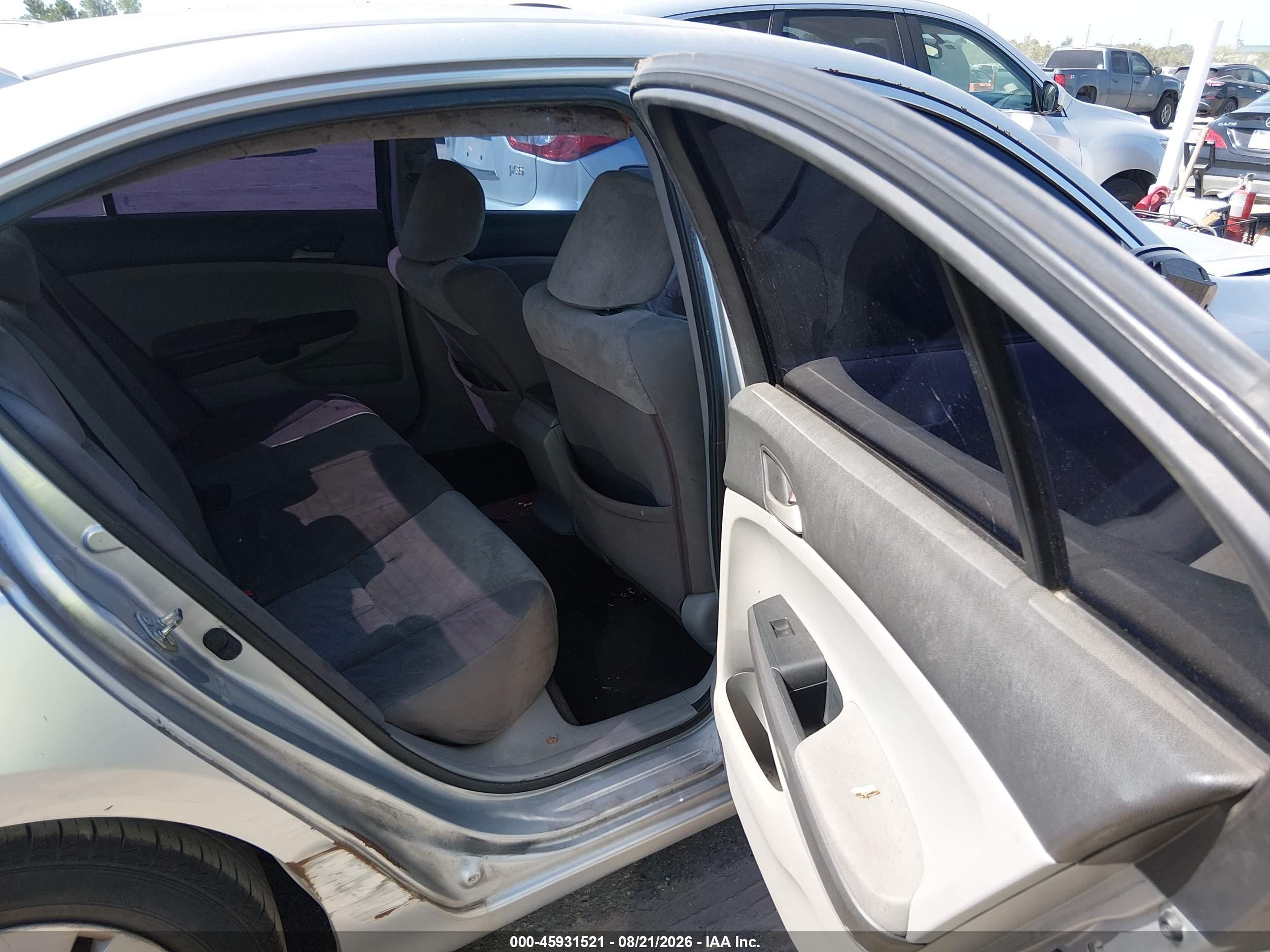 2010 Honda Accord 2.4 Lx Silver vin: 1HGCP2F37AA051109