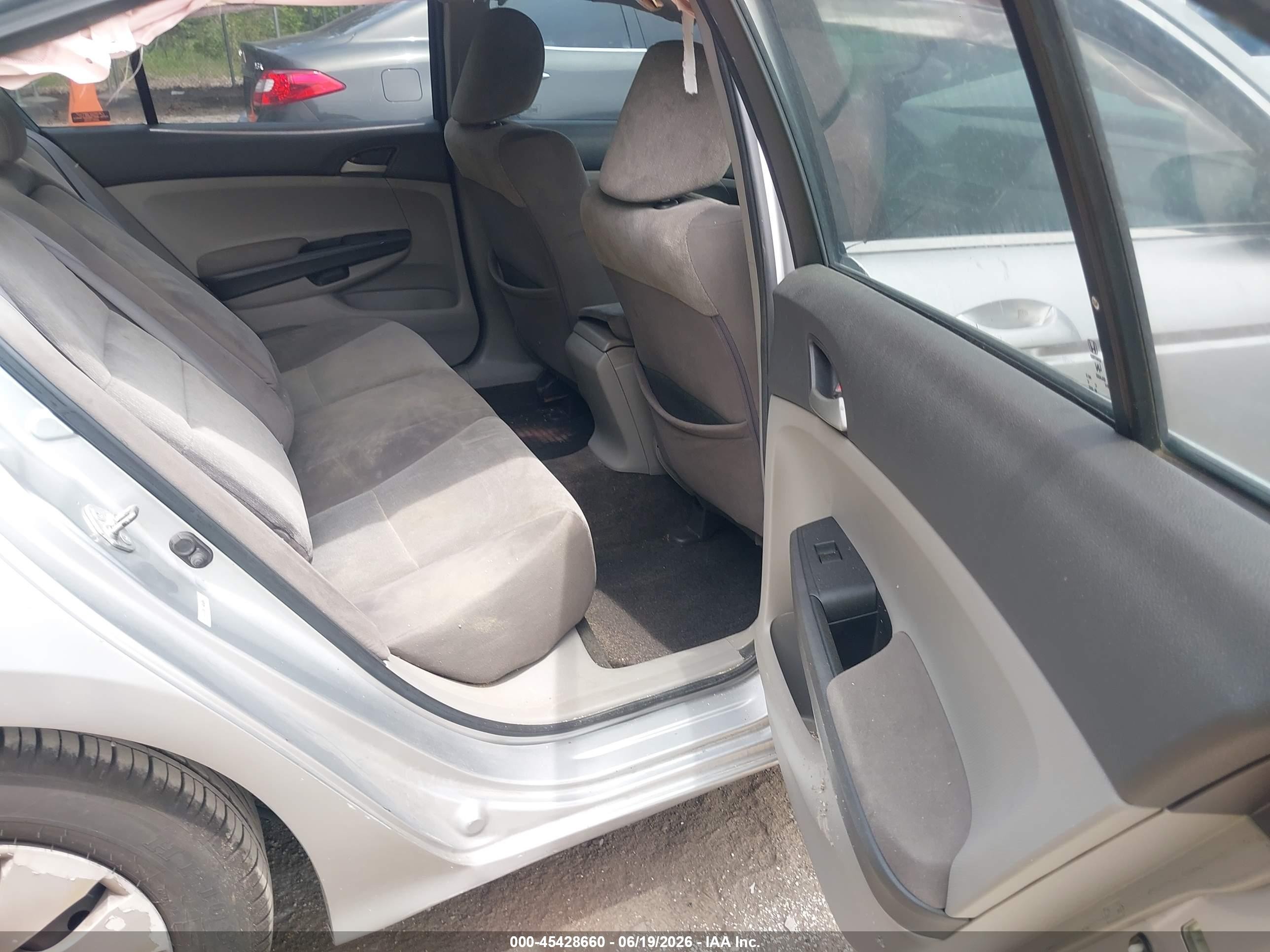 2010 Honda Accord 2.4 Lx Серебряный vin: 1HGCP2F37AA078021