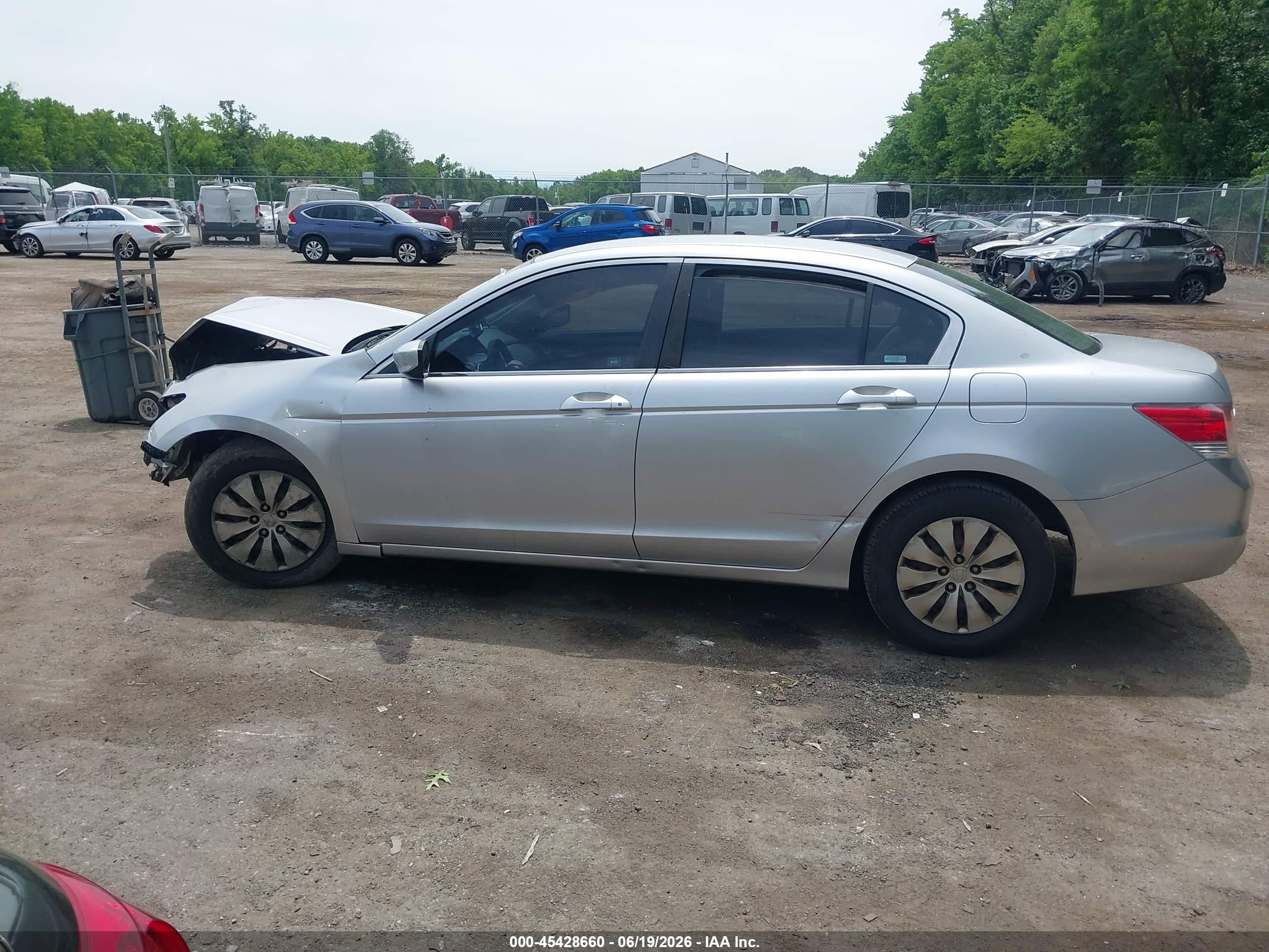 2010 Honda Accord 2.4 Lx Серебряный vin: 1HGCP2F37AA078021