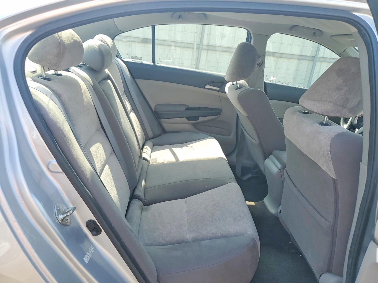 2010 Honda Accord Lx Серебряный vin: 1HGCP2F37AA123135