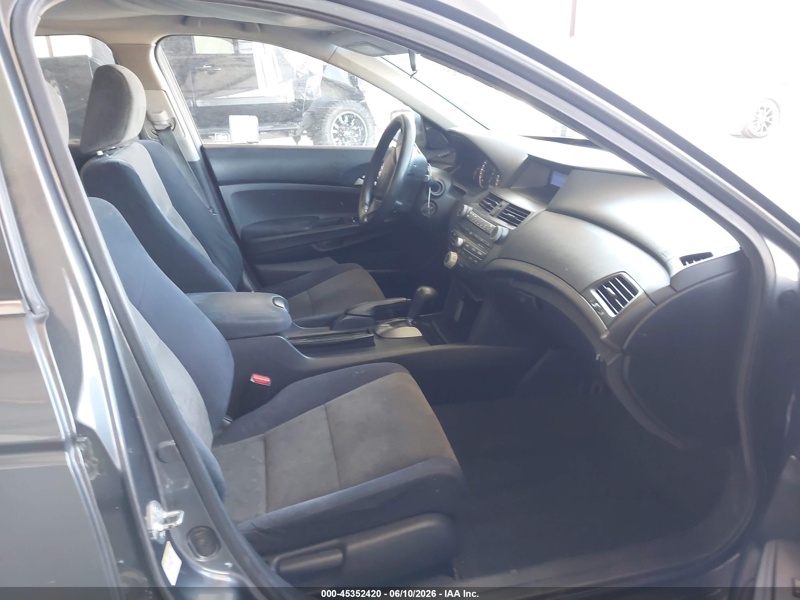 2010 Honda Accord 2.4 Lx Серый vin: 1HGCP2F37AA188874