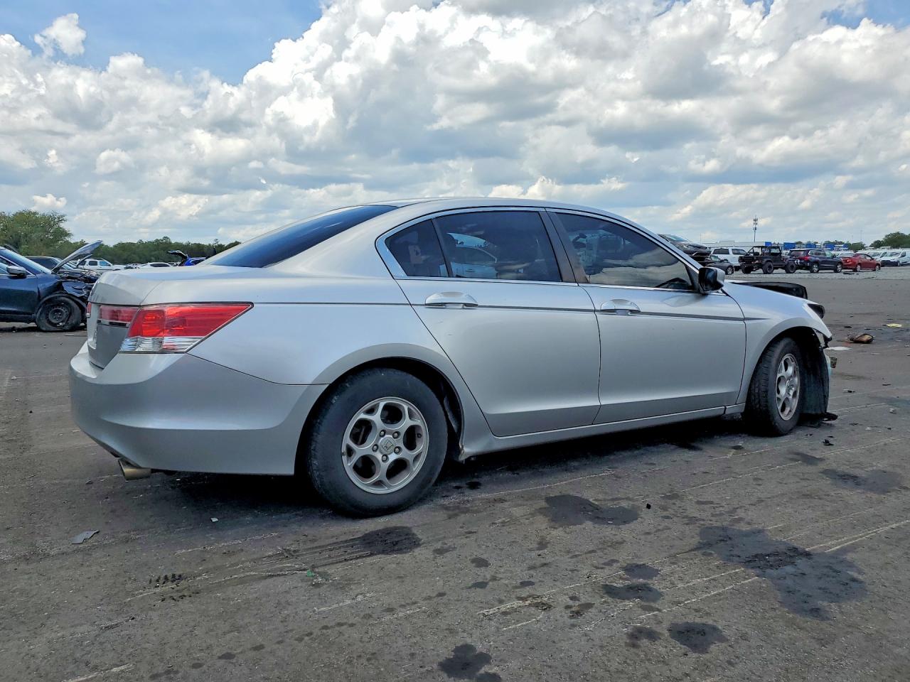 2011 Honda Accord Lx Серебряный vin: 1HGCP2F37BA036529