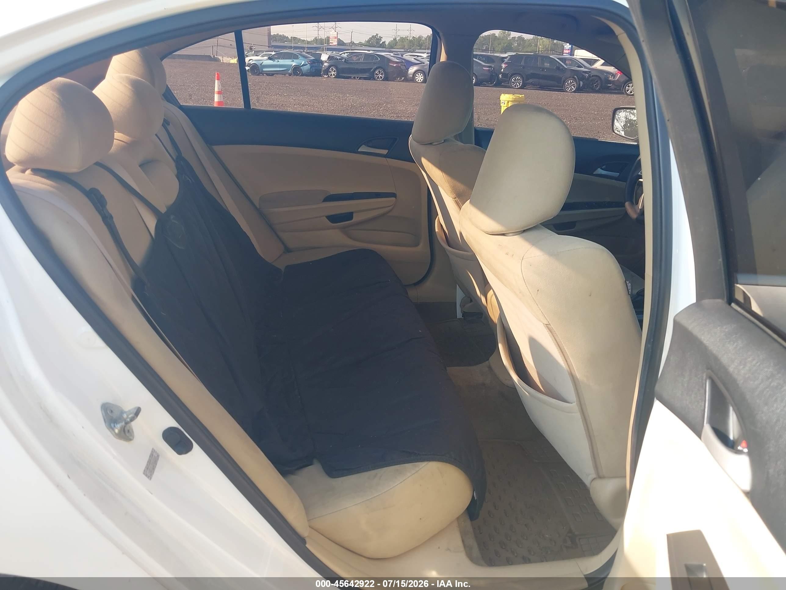2011 Honda Accord 2.4 Lx White vin: 1HGCP2F37BA057641
