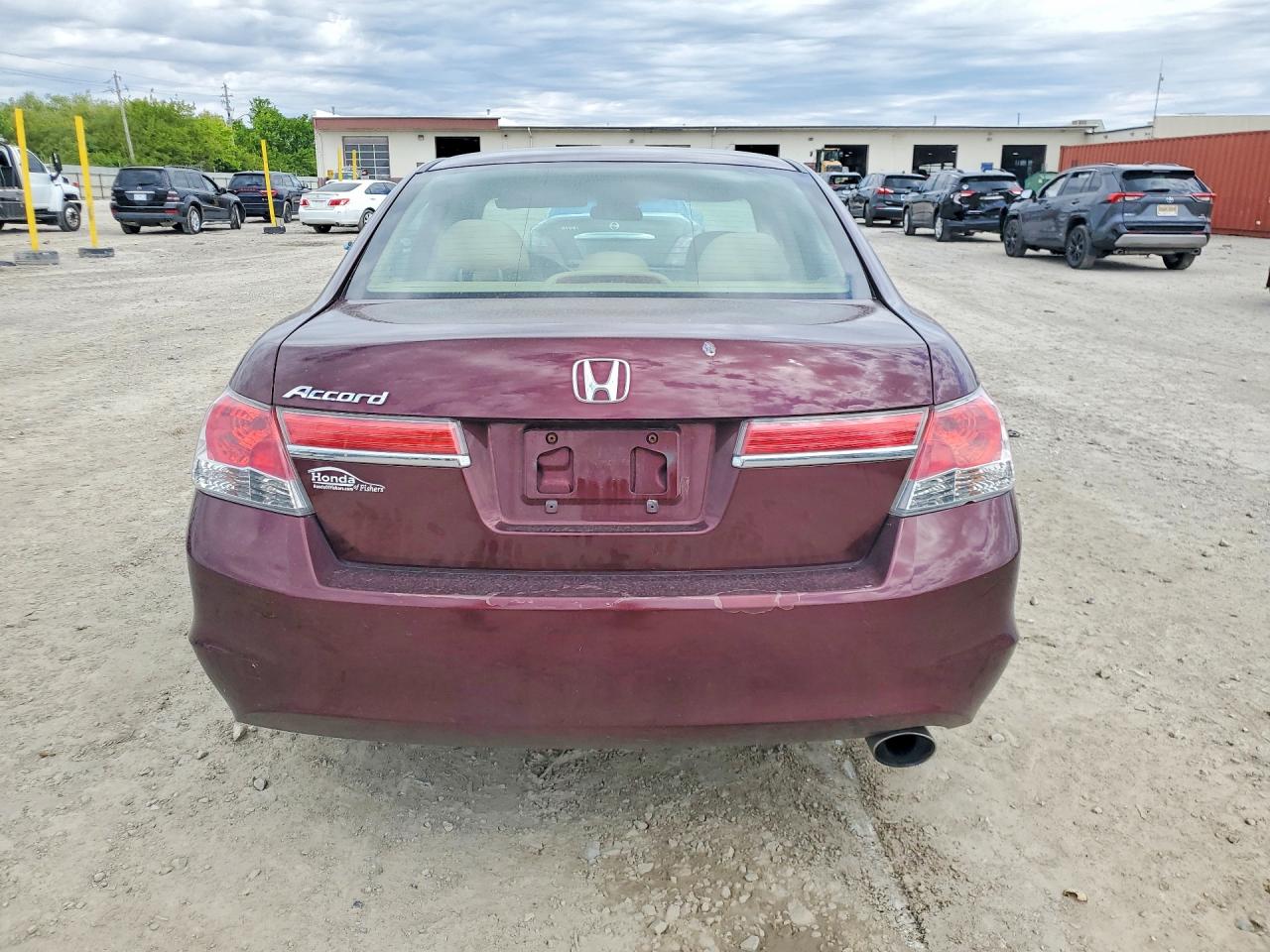 2011 Honda Accord Lx Maroon vin: 1HGCP2F37BA084130