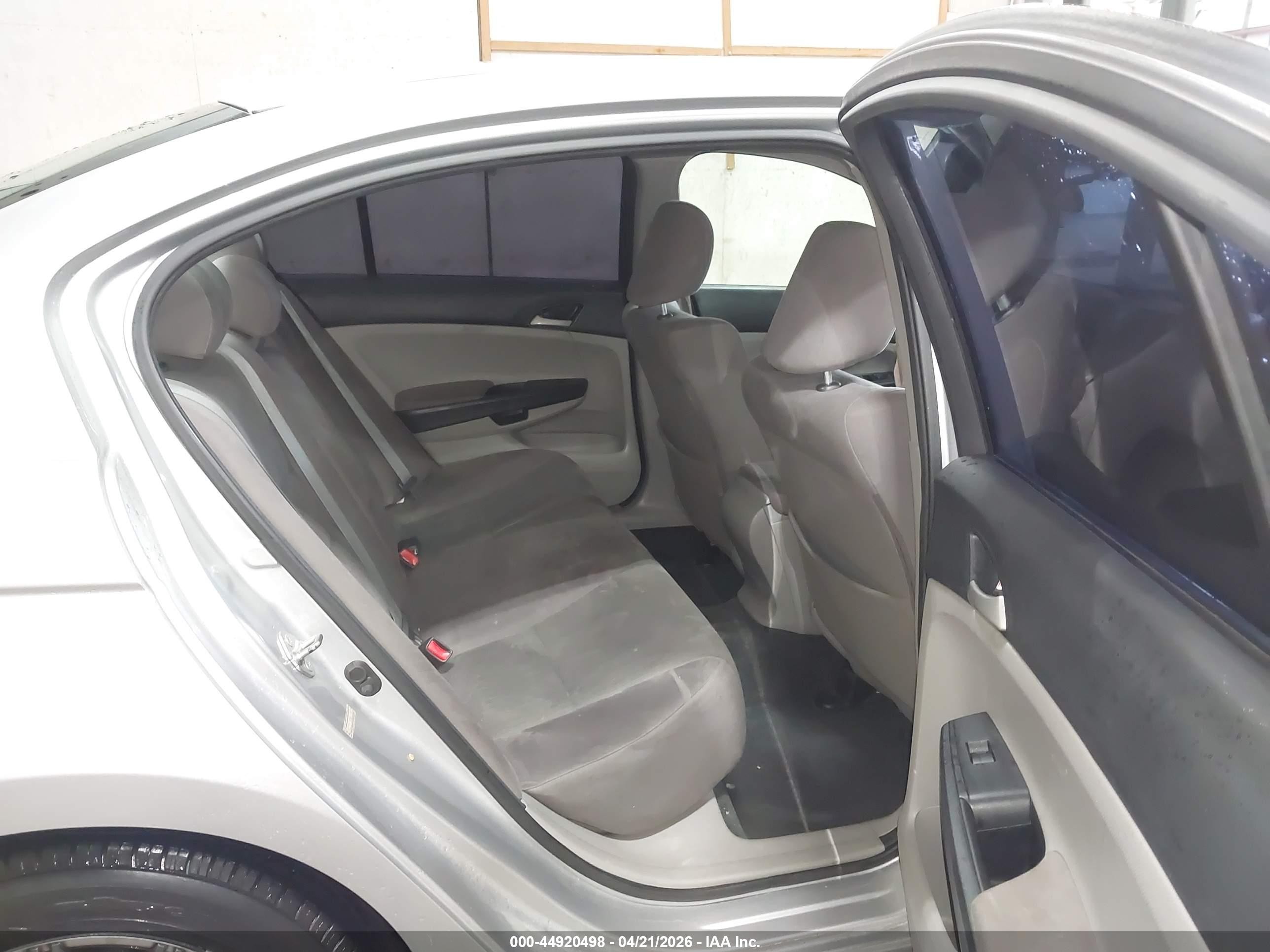 2012 Honda Accord 2.4 Lx Серебряный vin: 1HGCP2F37CA064896