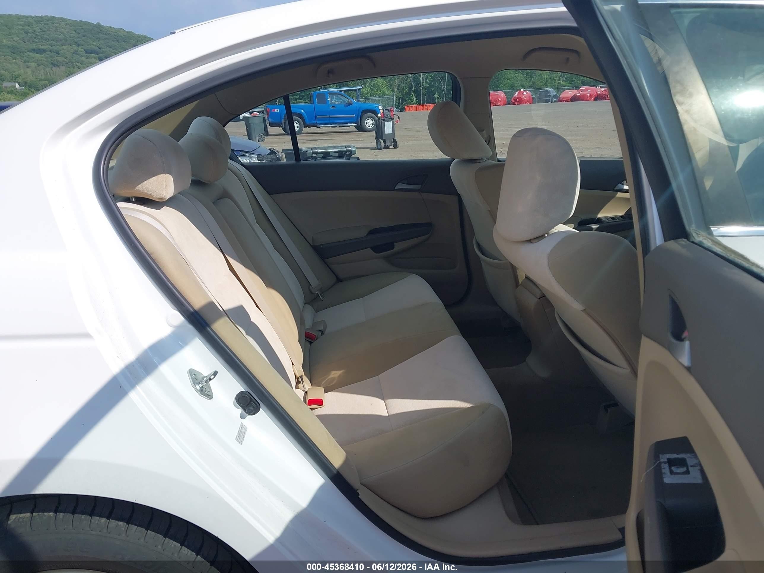 2010 Honda Accord 2.4 Lx White vin: 1HGCP2F38AA134192
