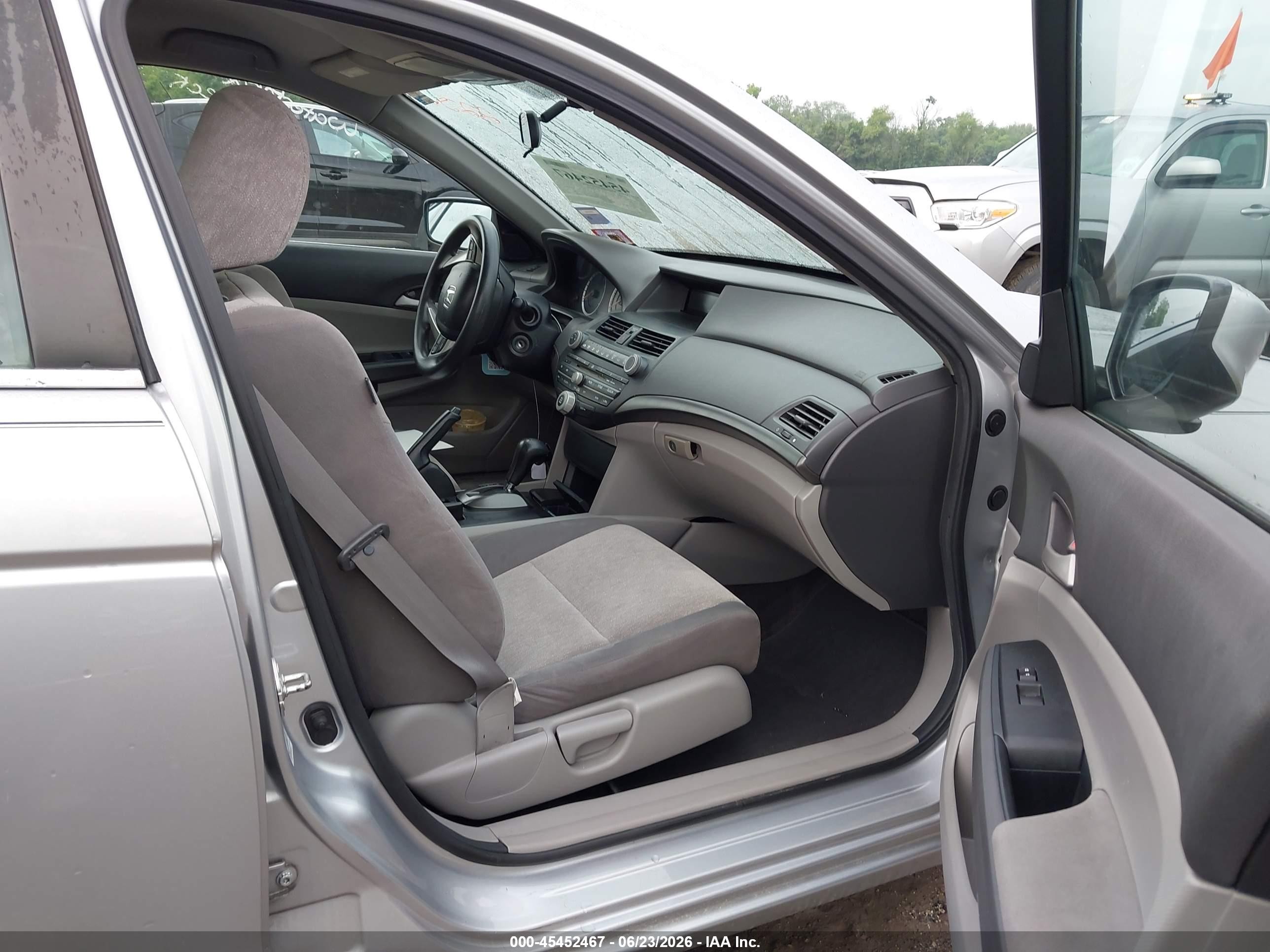 2010 Honda Accord 2.4 Lx Серебряный vin: 1HGCP2F38AA171405