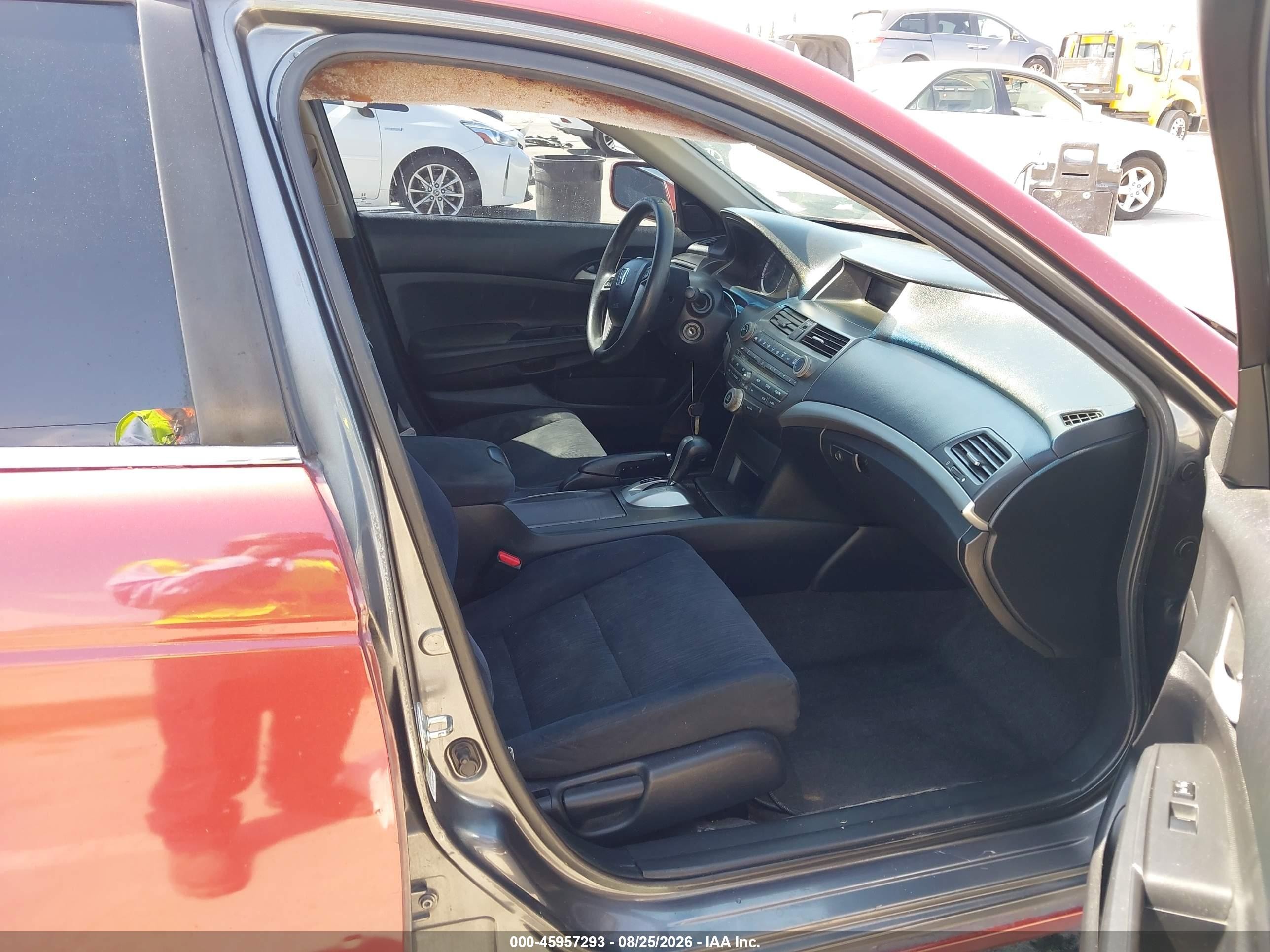 2011 Honda Accord 2.4 Lx Red vin: 1HGCP2F38BA017374