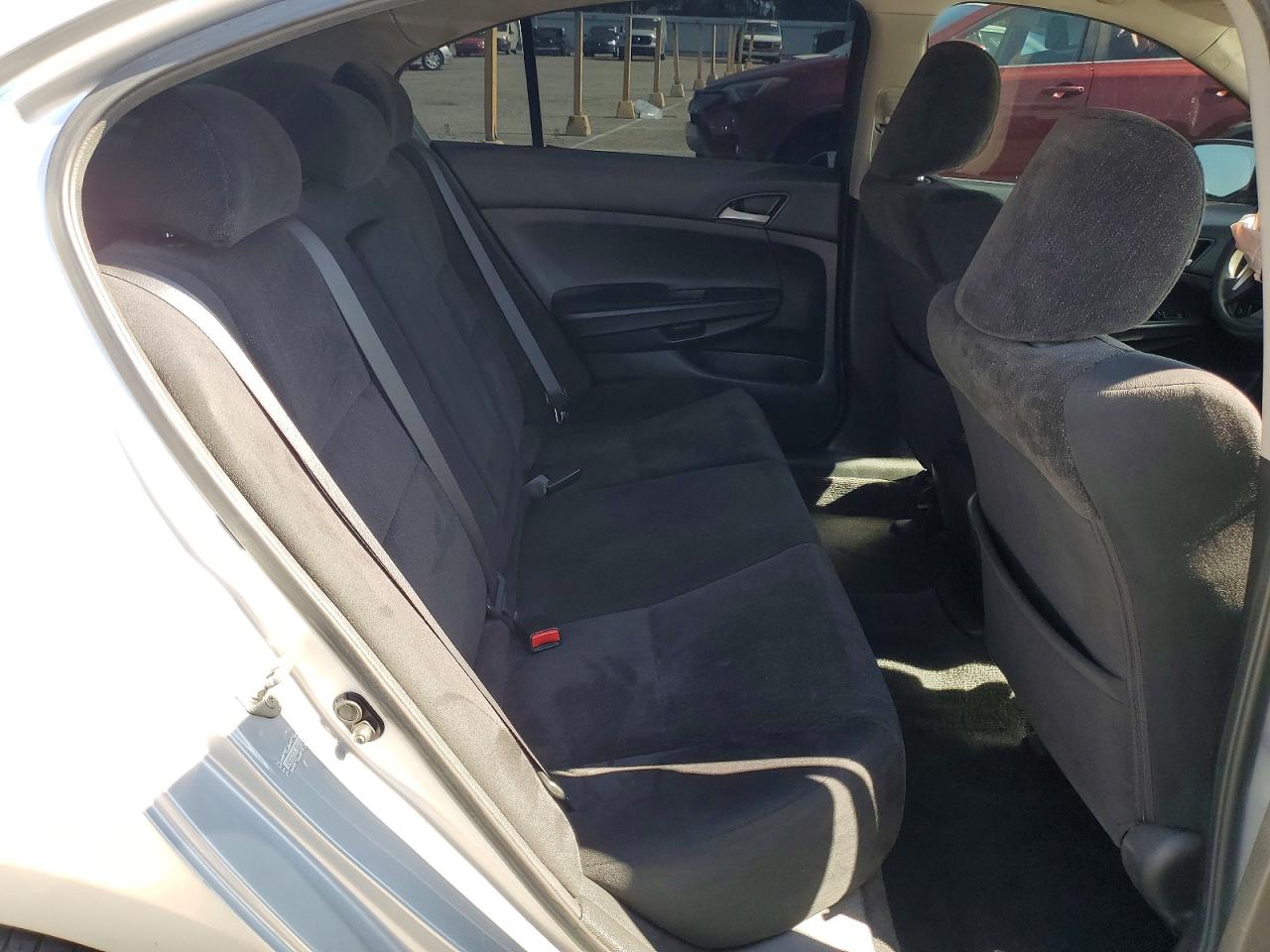 2010 Honda Accord Lx Серебряный vin: 1HGCP2F39AA037874