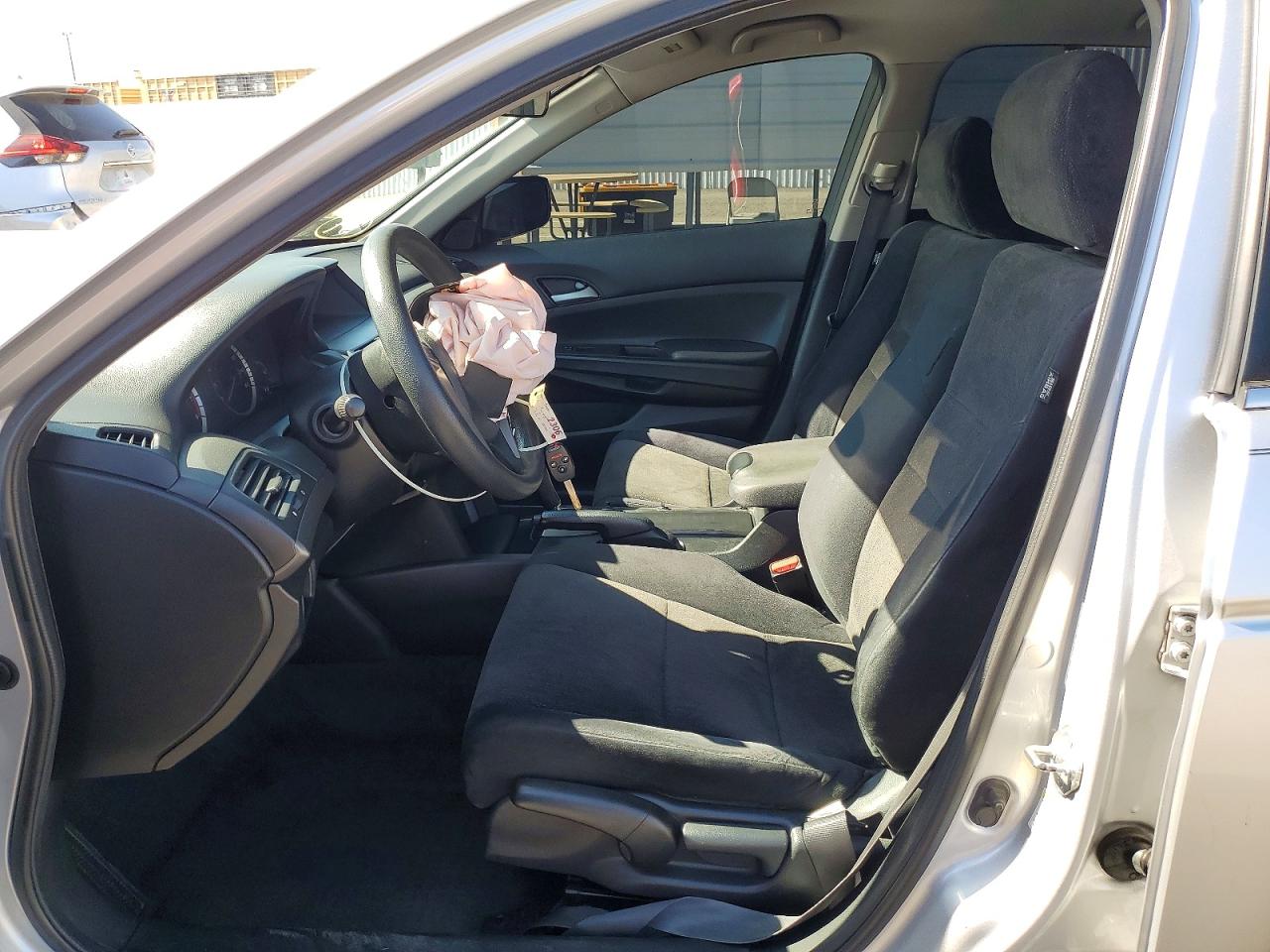 2010 Honda Accord Lx Серебряный vin: 1HGCP2F39AA037874