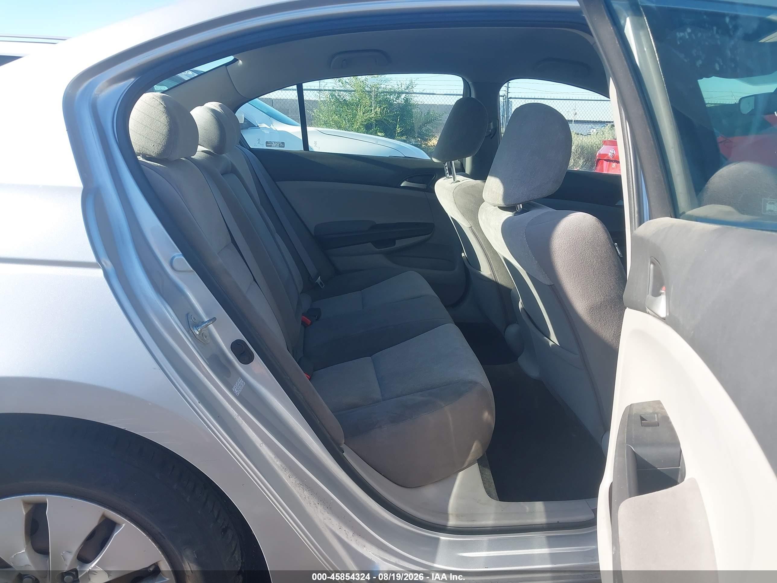 2010 Honda Accord 2.4 Lx Silver vin: 1HGCP2F39AA091501