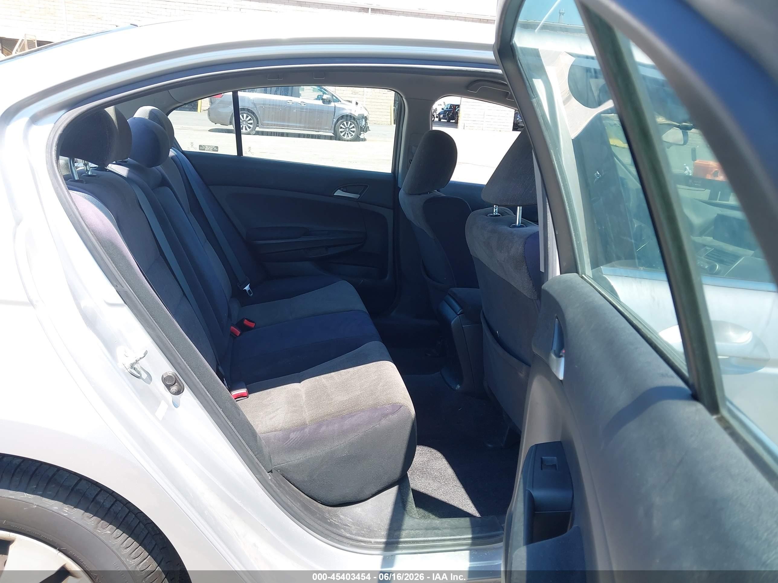 2010 Honda Accord 2.4 Lx Silver vin: 1HGCP2F39AA133598