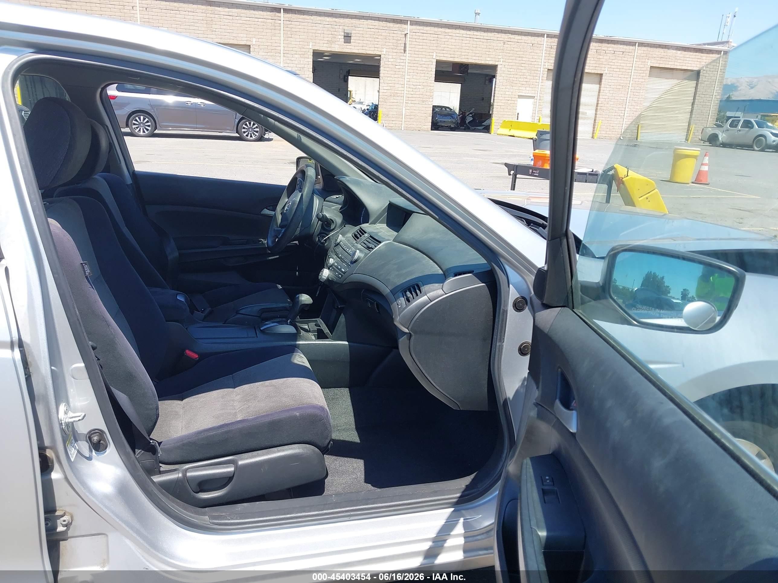 2010 Honda Accord 2.4 Lx Silver vin: 1HGCP2F39AA133598