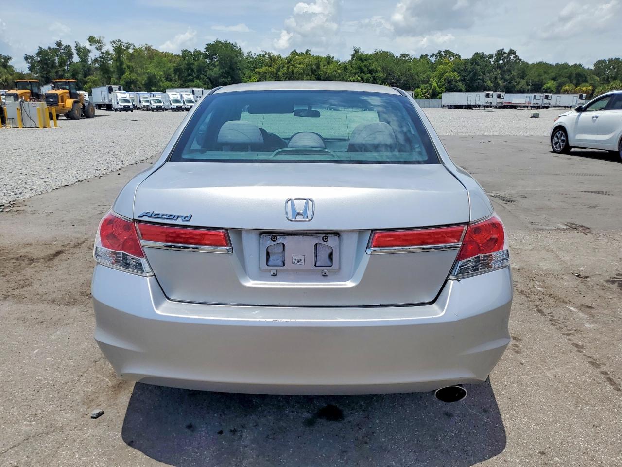 2011 Honda Accord Lx Silver vin: 1HGCP2F39BA087479