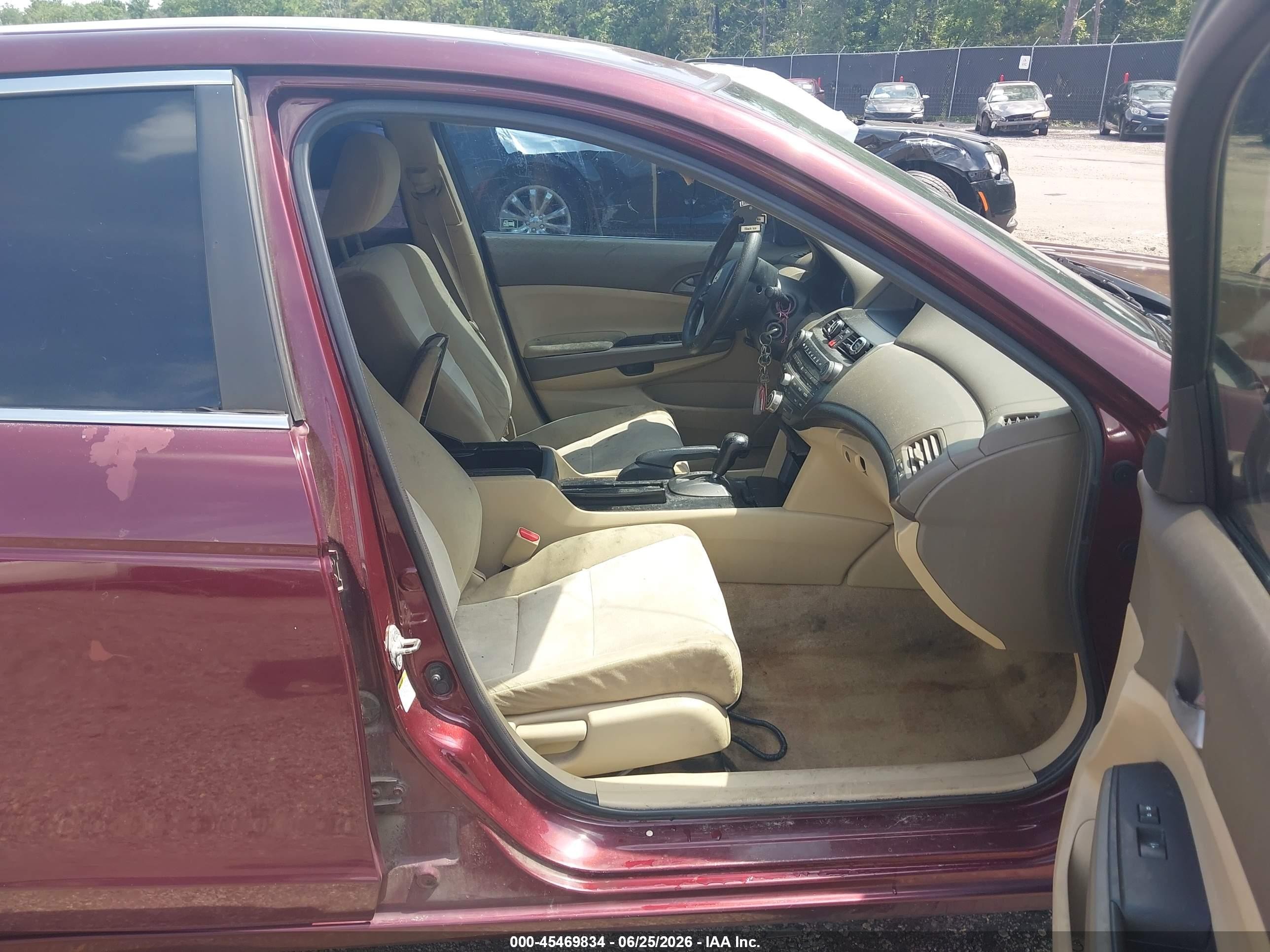 2010 Honda Accord 2.4 Lx Red vin: 1HGCP2F3XAA037625