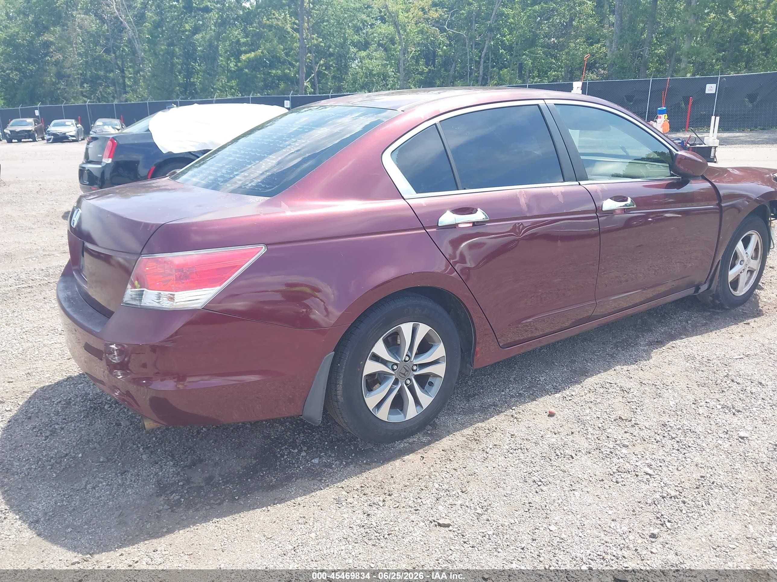 2010 Honda Accord 2.4 Lx Red vin: 1HGCP2F3XAA037625