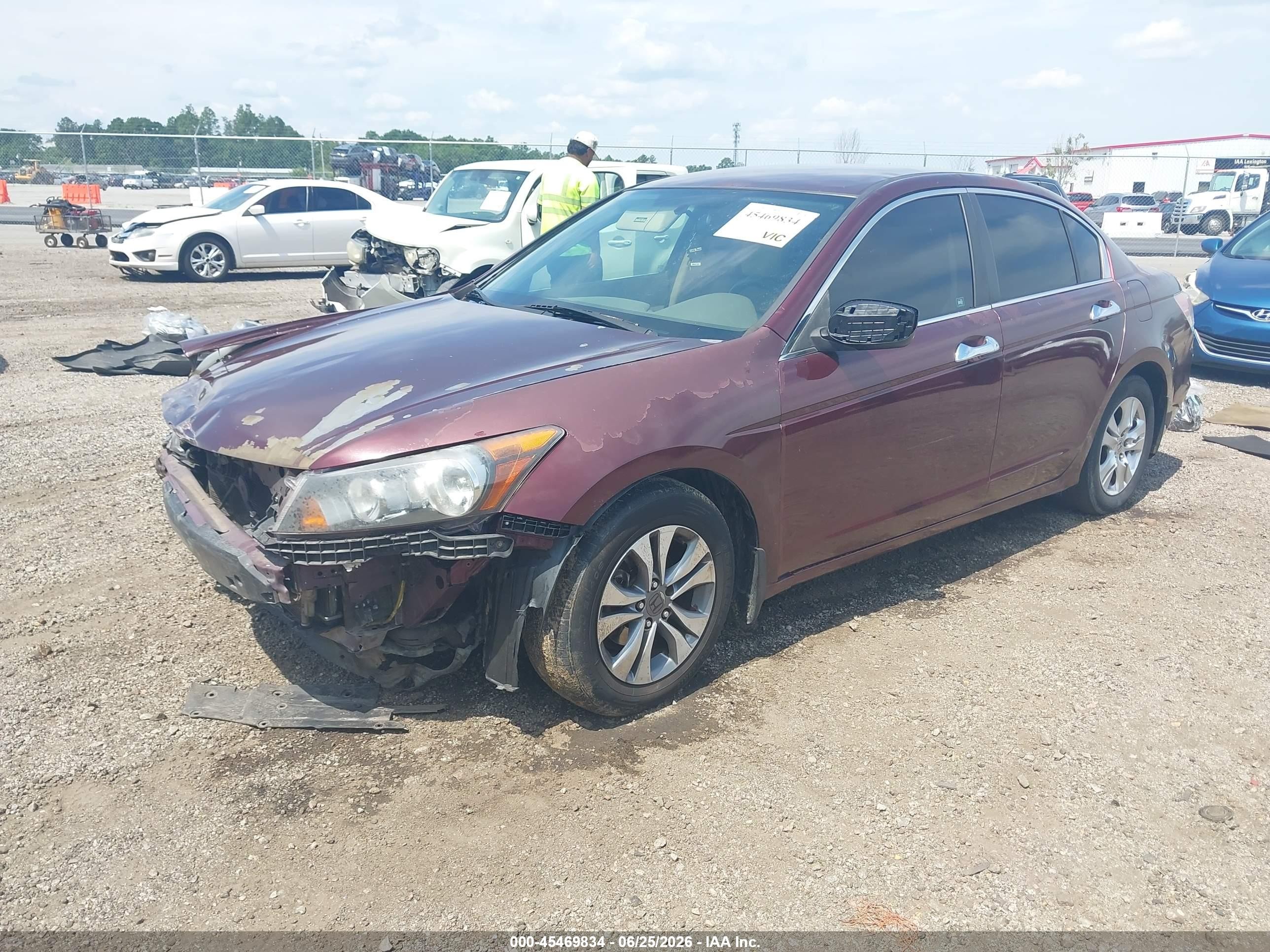 2010 Honda Accord 2.4 Lx Red vin: 1HGCP2F3XAA037625