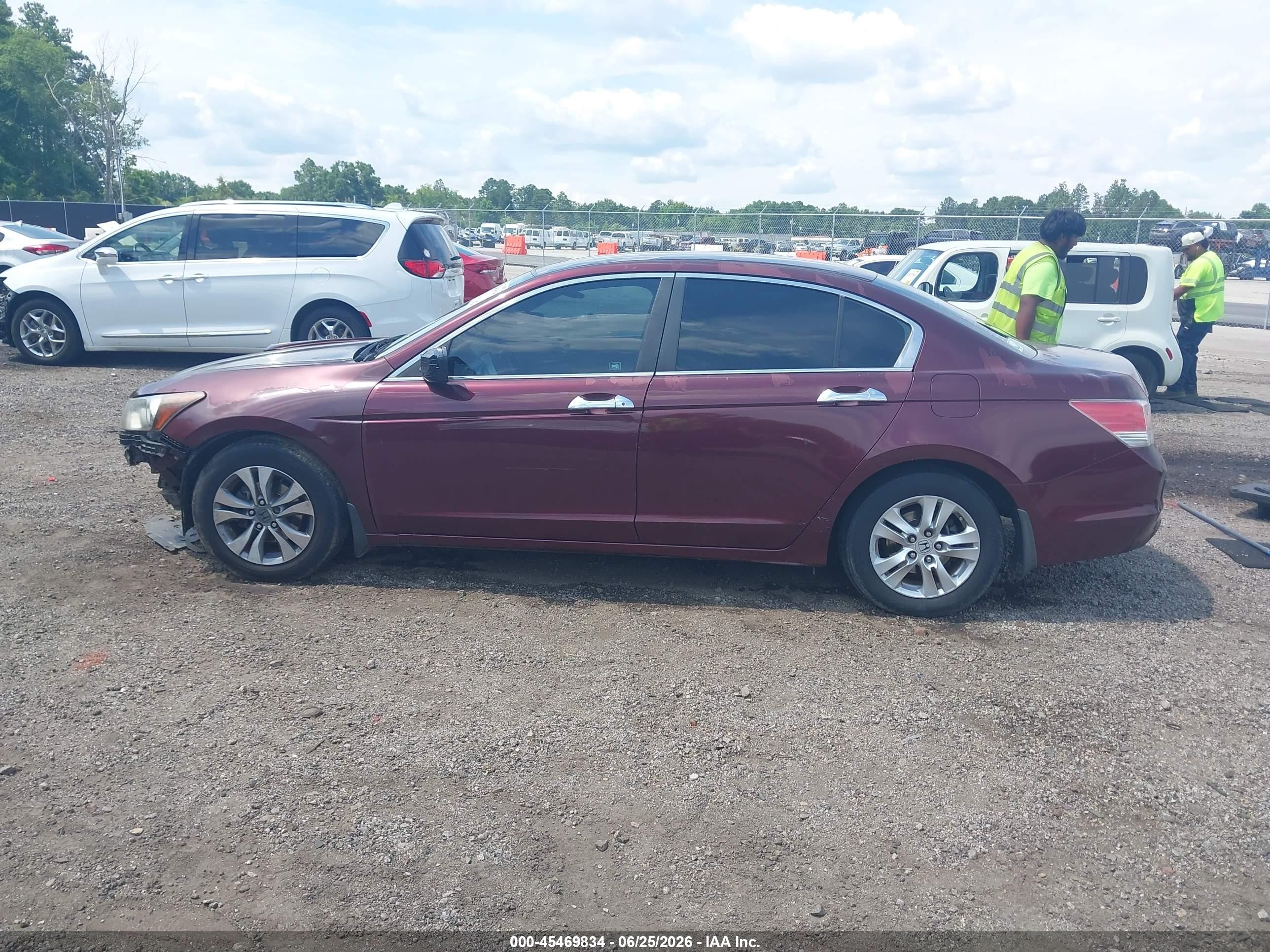 2010 Honda Accord 2.4 Lx Red vin: 1HGCP2F3XAA037625
