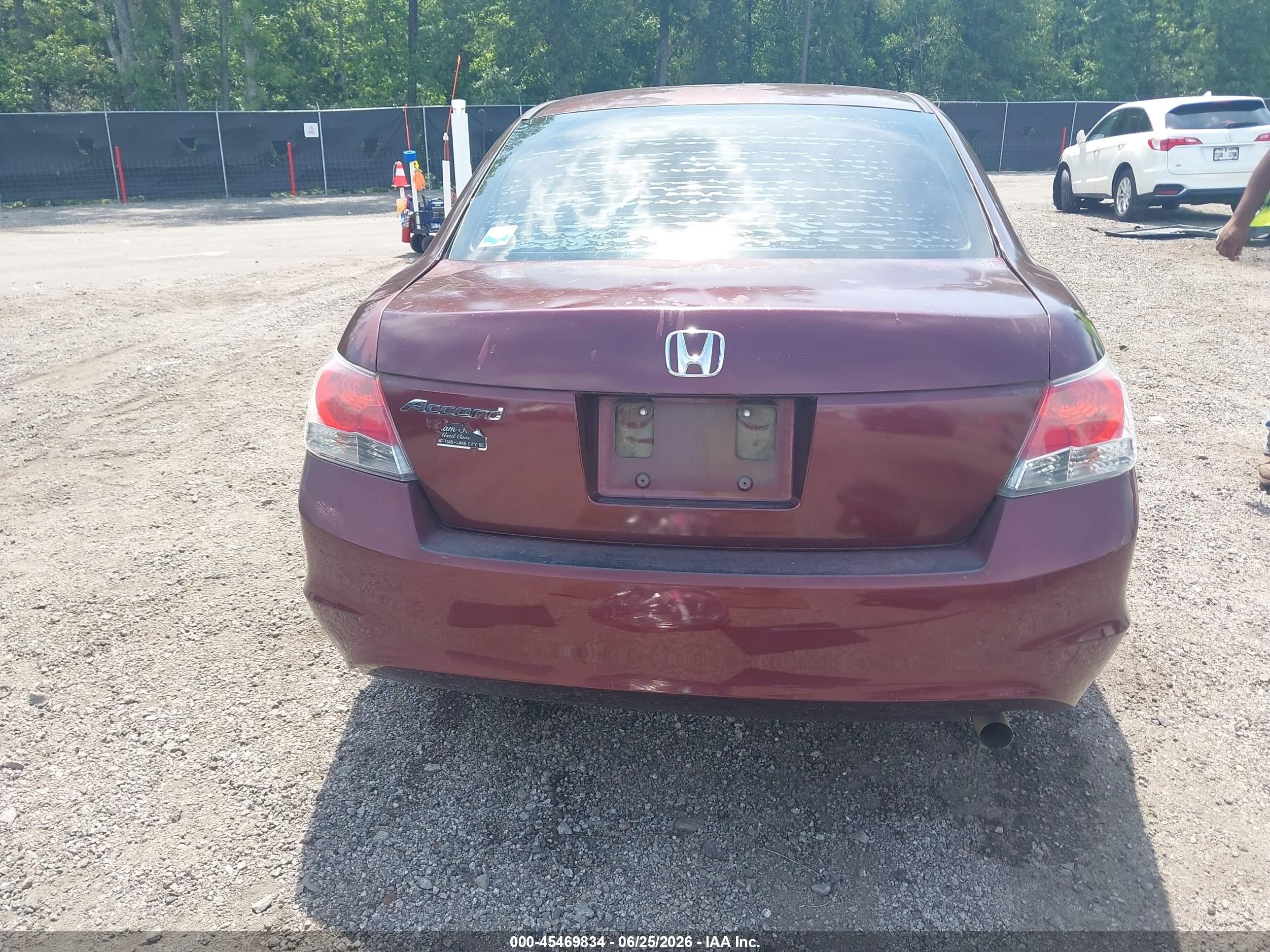 2010 Honda Accord 2.4 Lx Red vin: 1HGCP2F3XAA037625