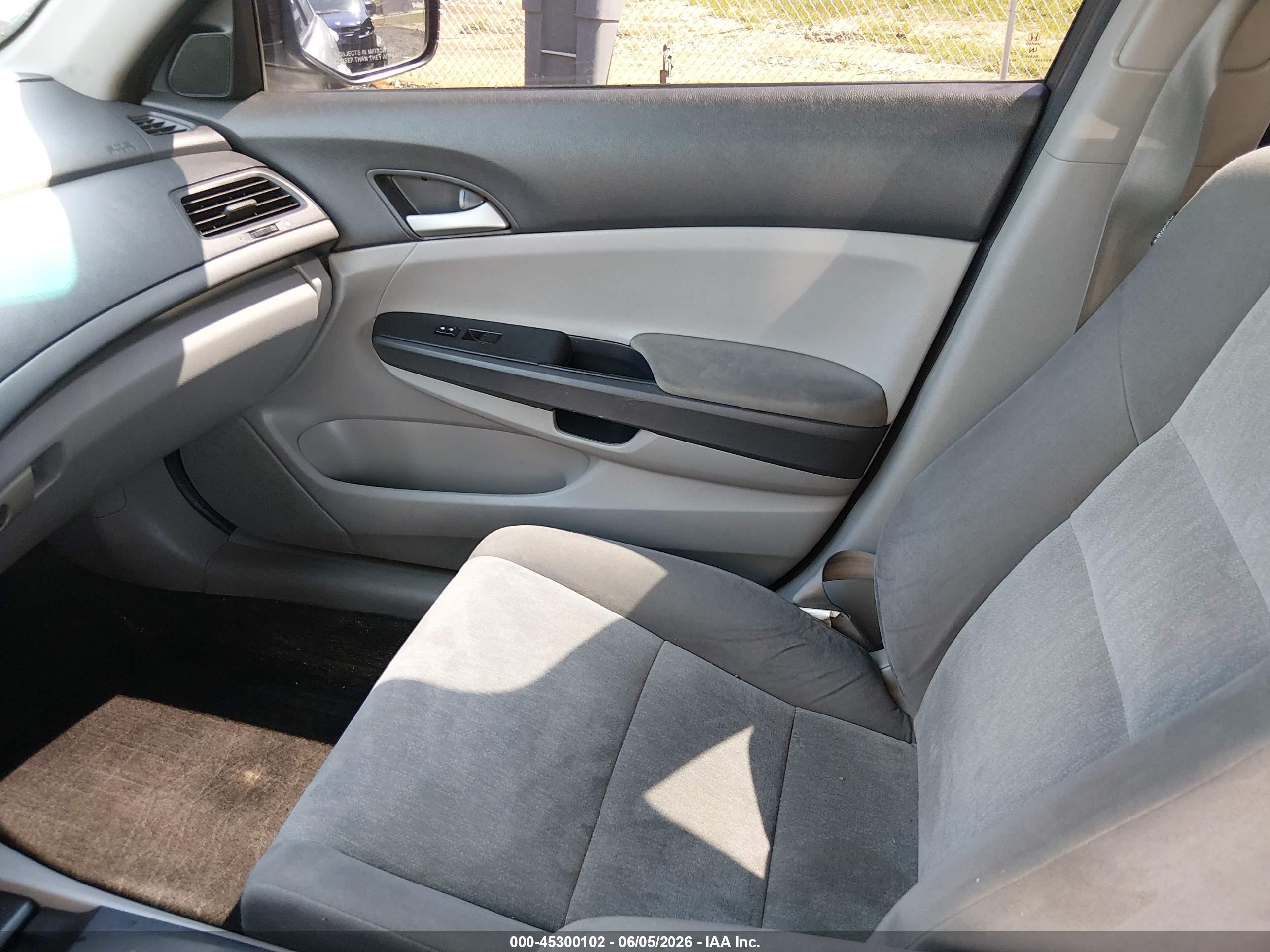 2010 Honda Accord 2.4 Lx Silver vin: 1HGCP2F3XAA068826