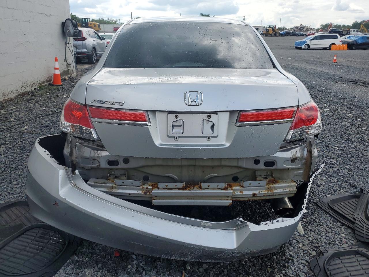 2011 Honda Accord Lx Silver vin: 1HGCP2F3XBA037626