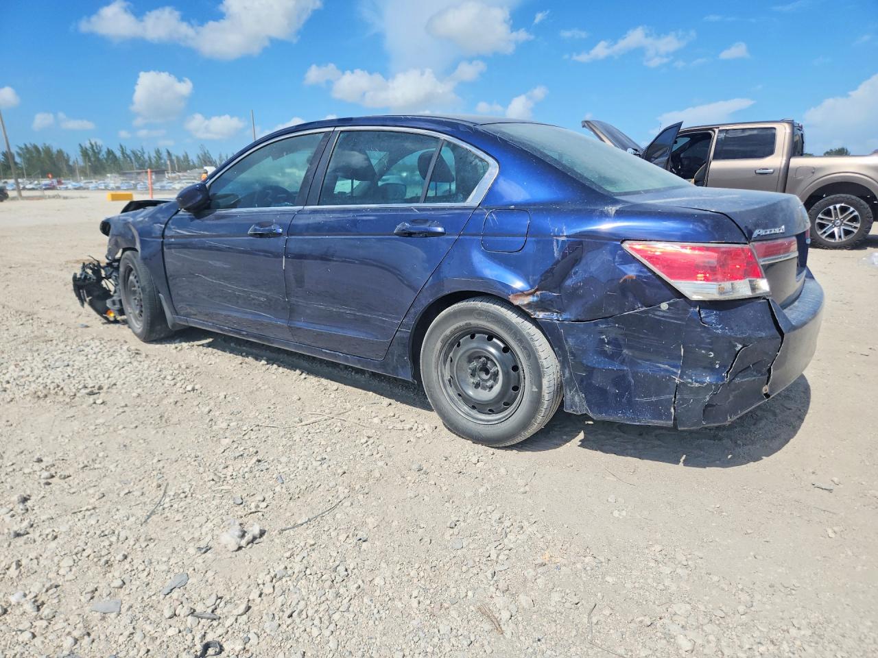 2011 Honda Accord Lx Blue vin: 1HGCP2F3XBA040011