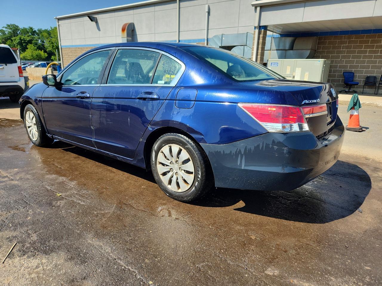 2011 Honda Accord Lx Blue vin: 1HGCP2F3XBA150055