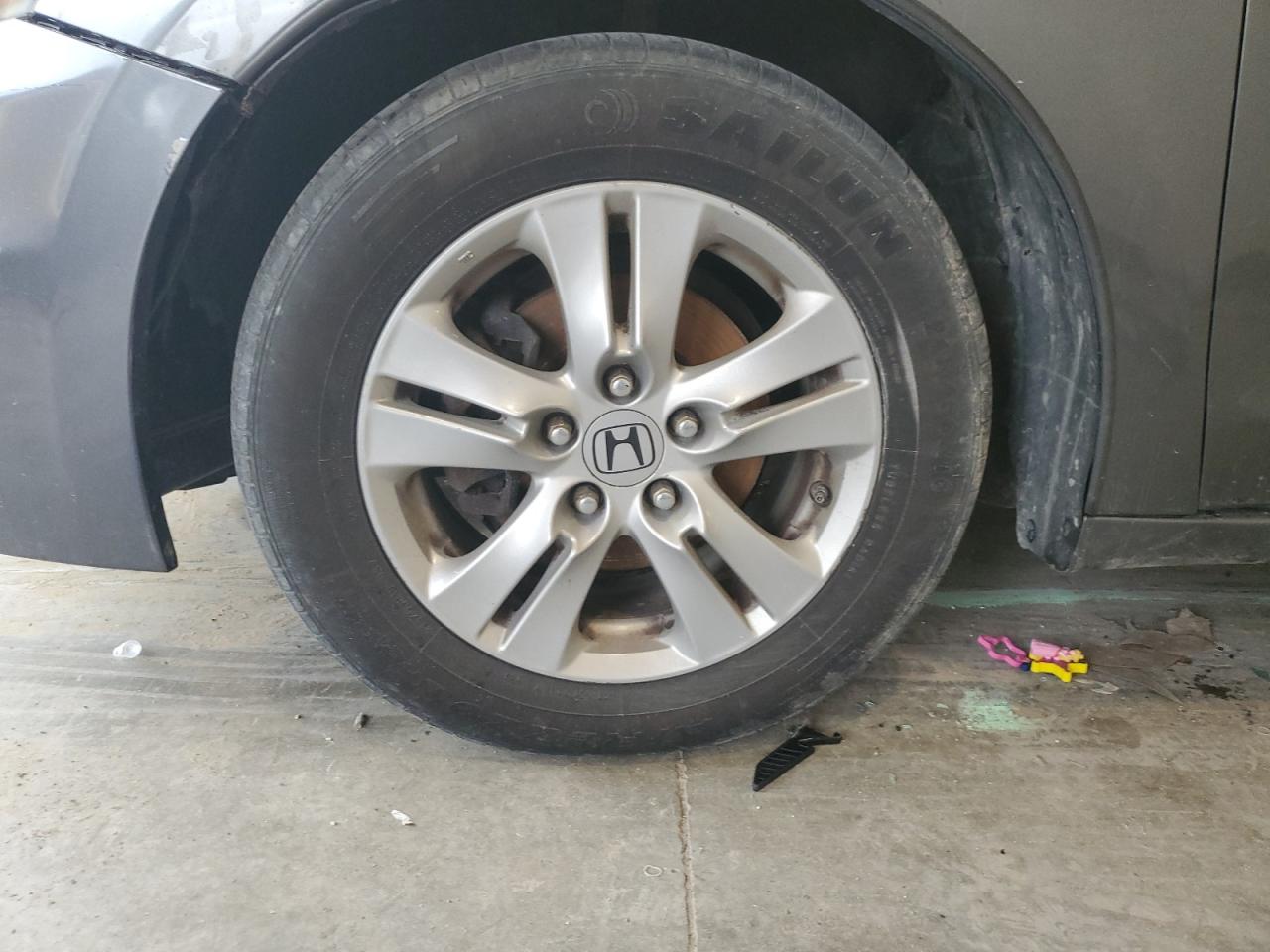2011 Honda Accord Lxp Gray vin: 1HGCP2F41BA022358 Damage: Left Front Wheel, Curb Rash, 2 To 3 Inches