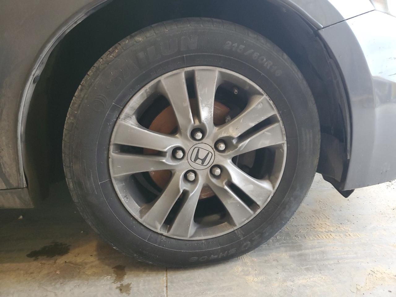 2011 Honda Accord Lxp Gray vin: 1HGCP2F41BA022358 Damage: Right Front Wheel, Curb Rash, 5 To 6 Inches