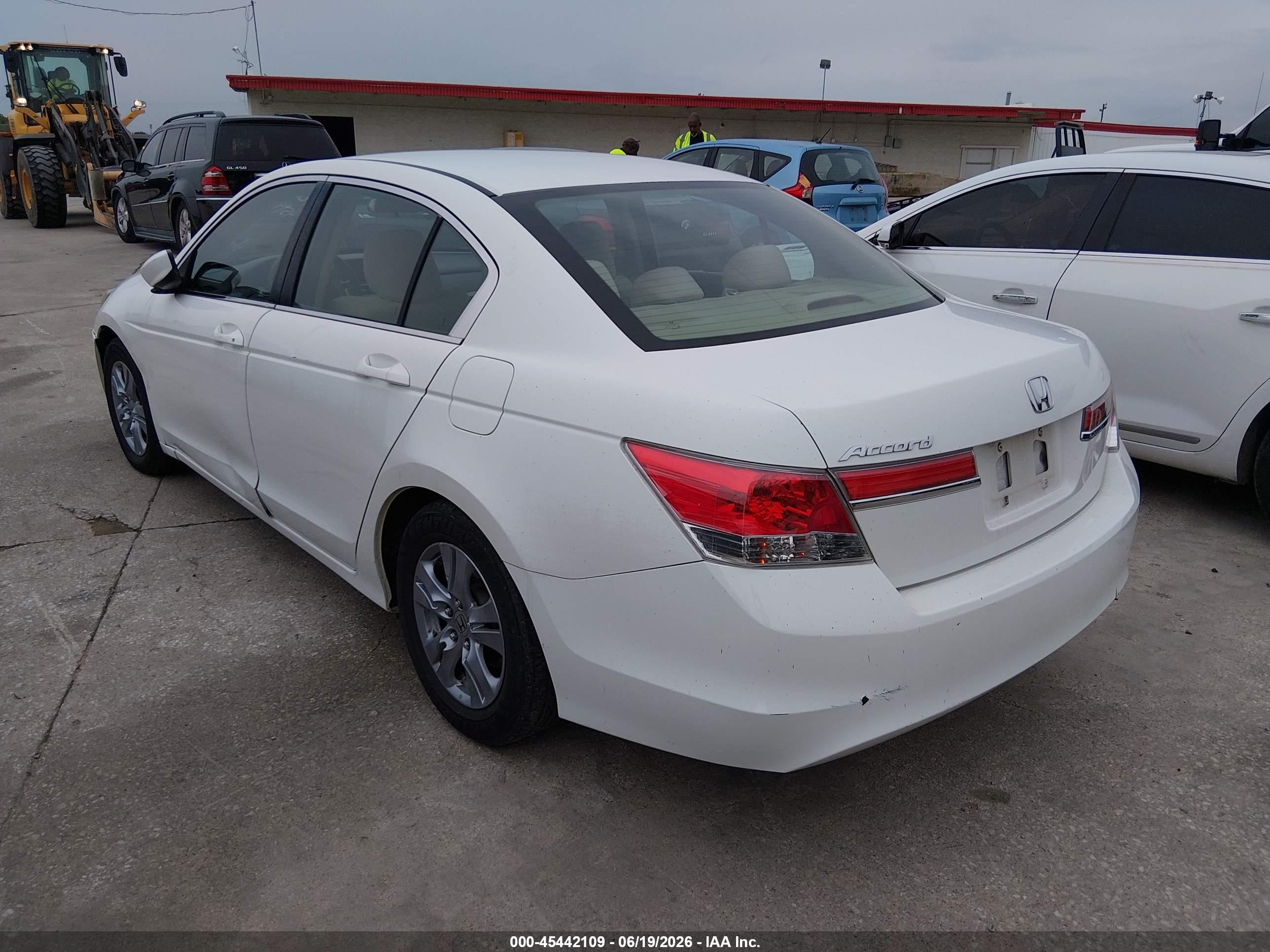 2011 Honda Accord 2.4 Lx-p White vin: 1HGCP2F43BA149807