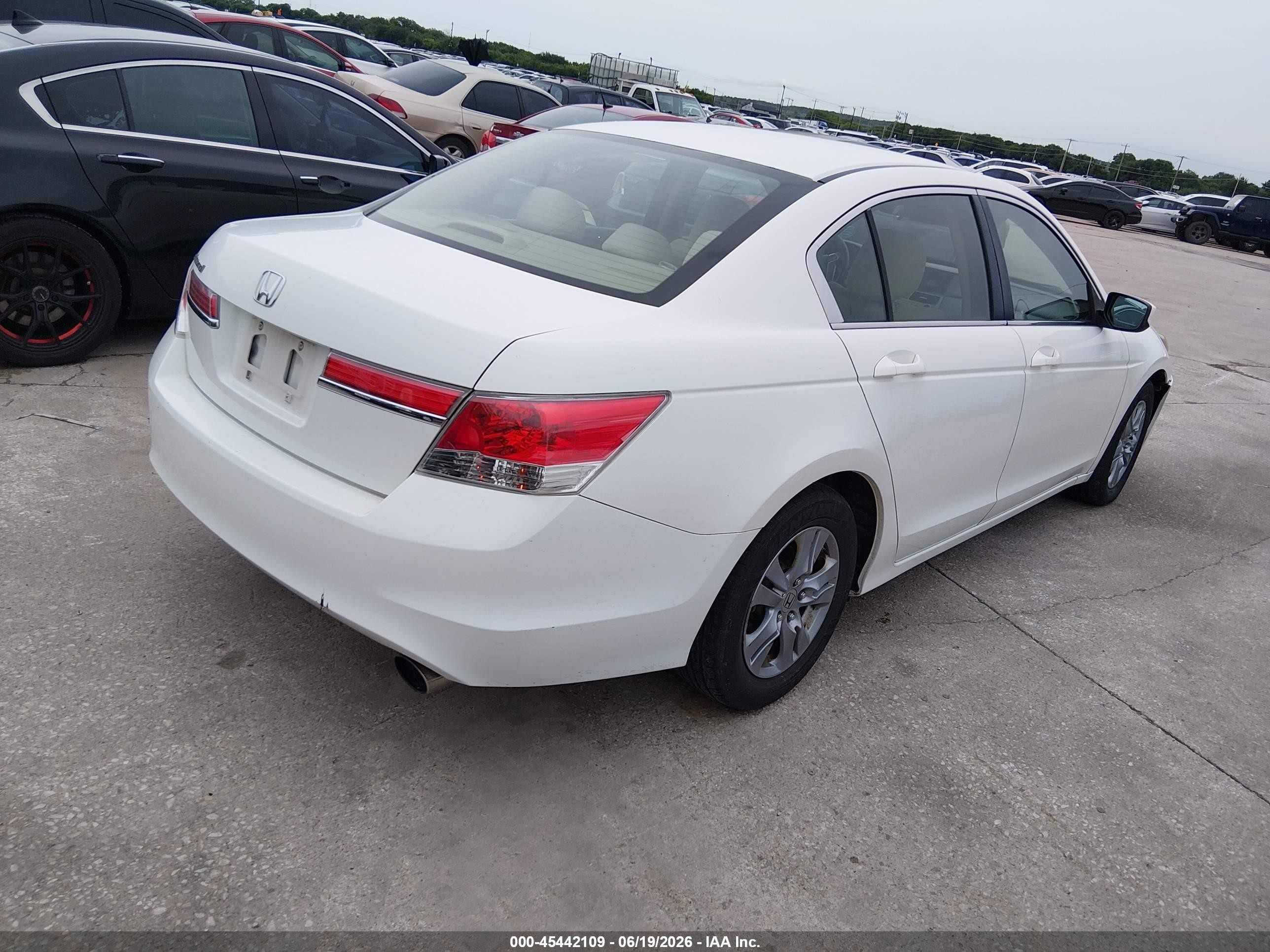 2011 Honda Accord 2.4 Lx-p White vin: 1HGCP2F43BA149807