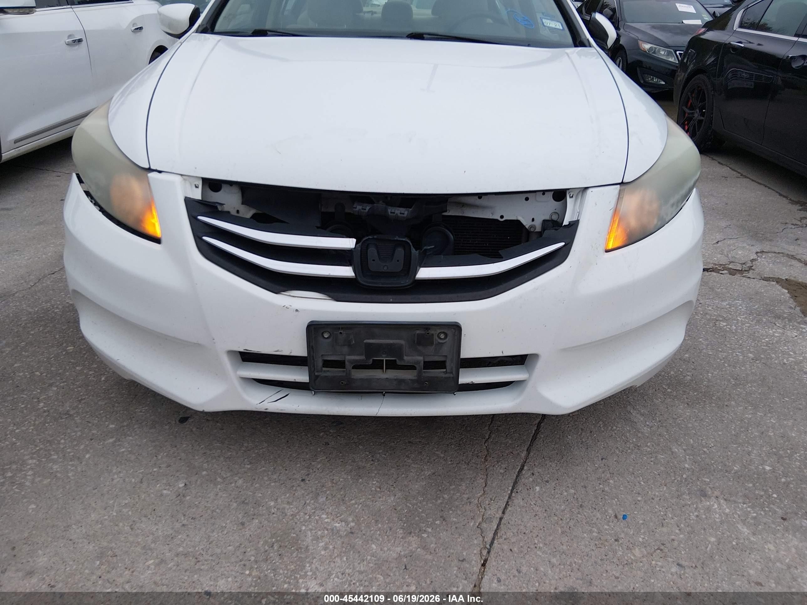 2011 Honda Accord 2.4 Lx-p White vin: 1HGCP2F43BA149807