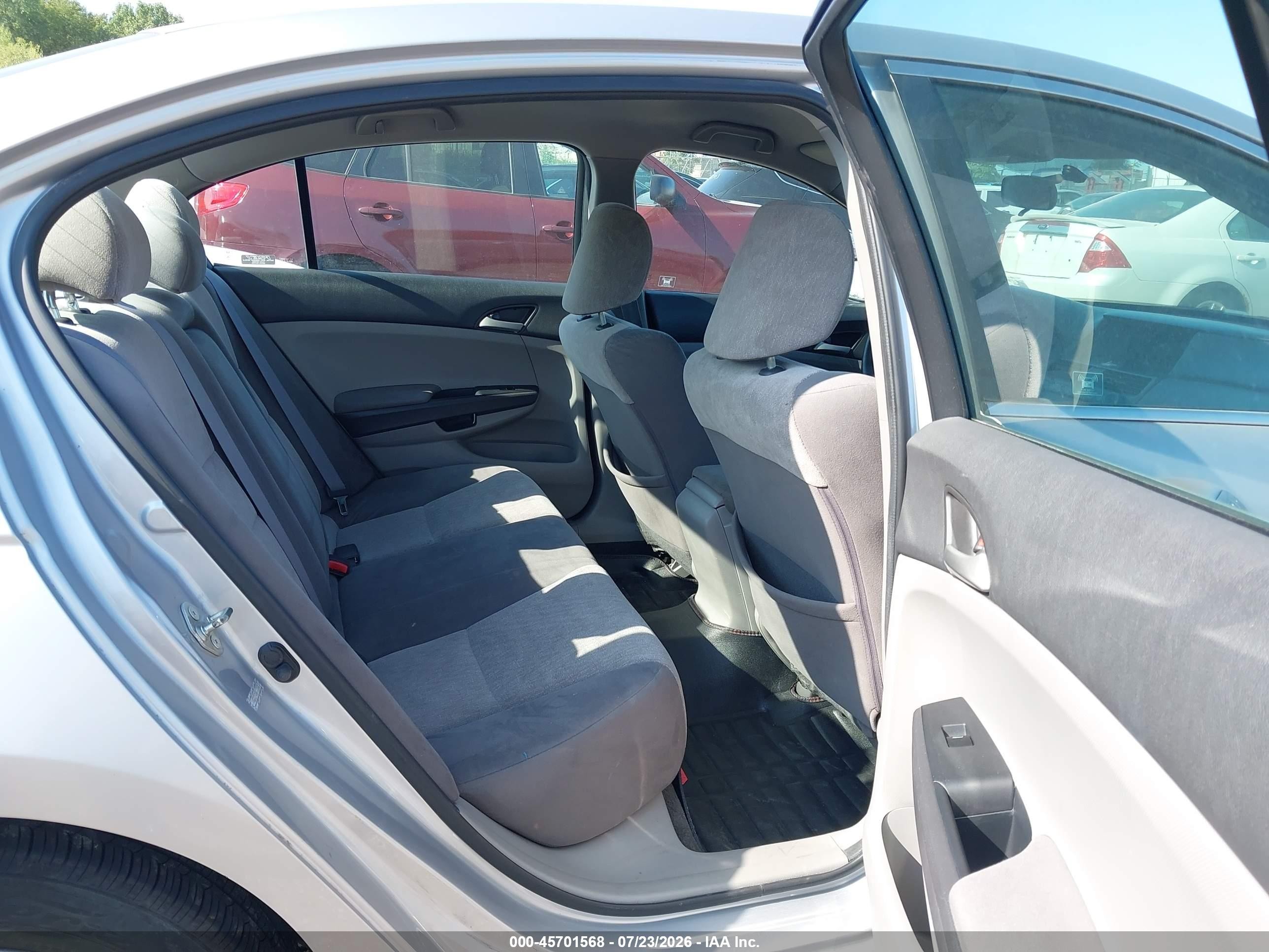 2010 Honda Accord 2.4 Lx-p Silver vin: 1HGCP2F45AA105502