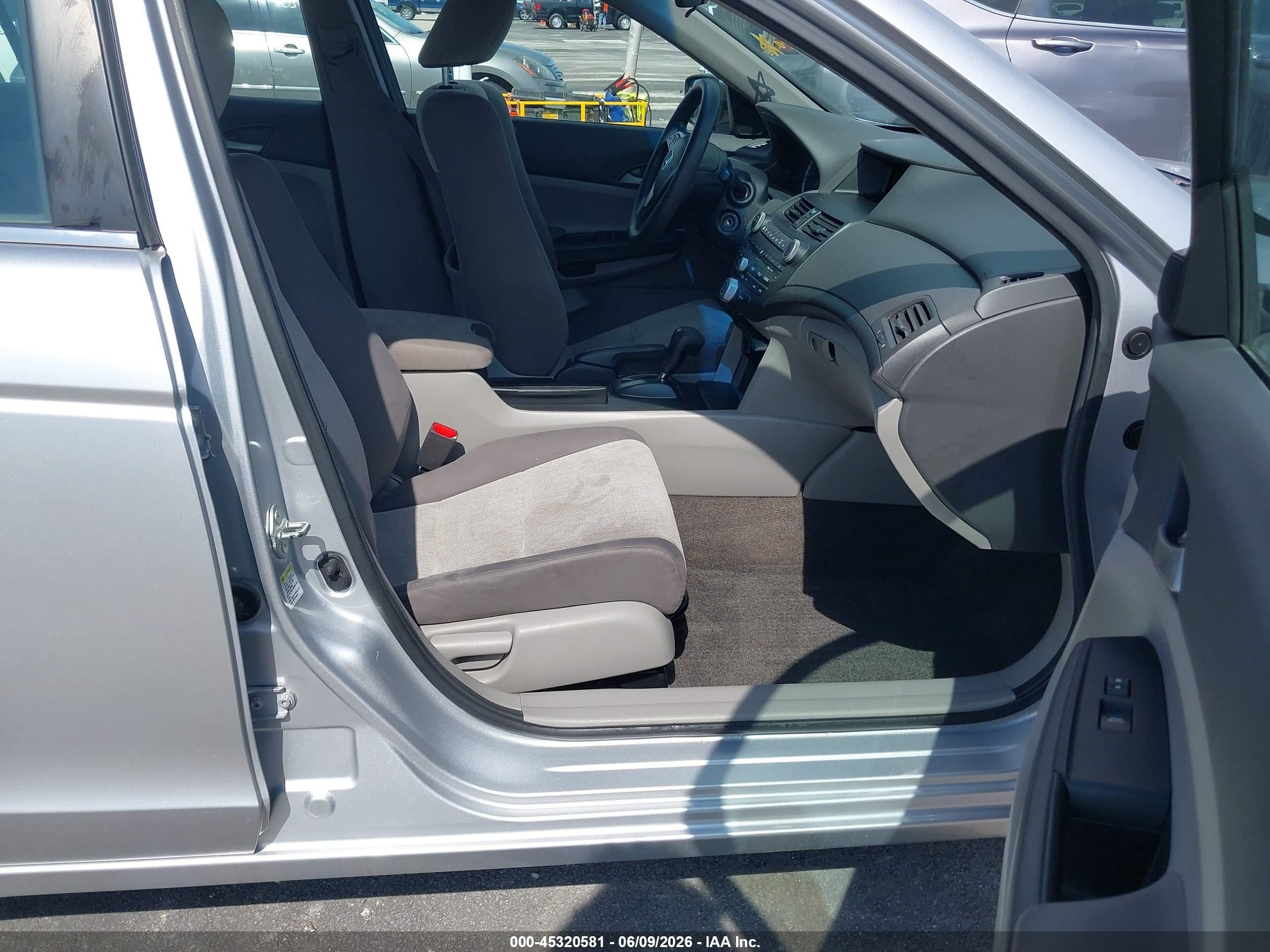 2010 Honda Accord 2.4 Lx-p Silver vin: 1HGCP2F47AA161215