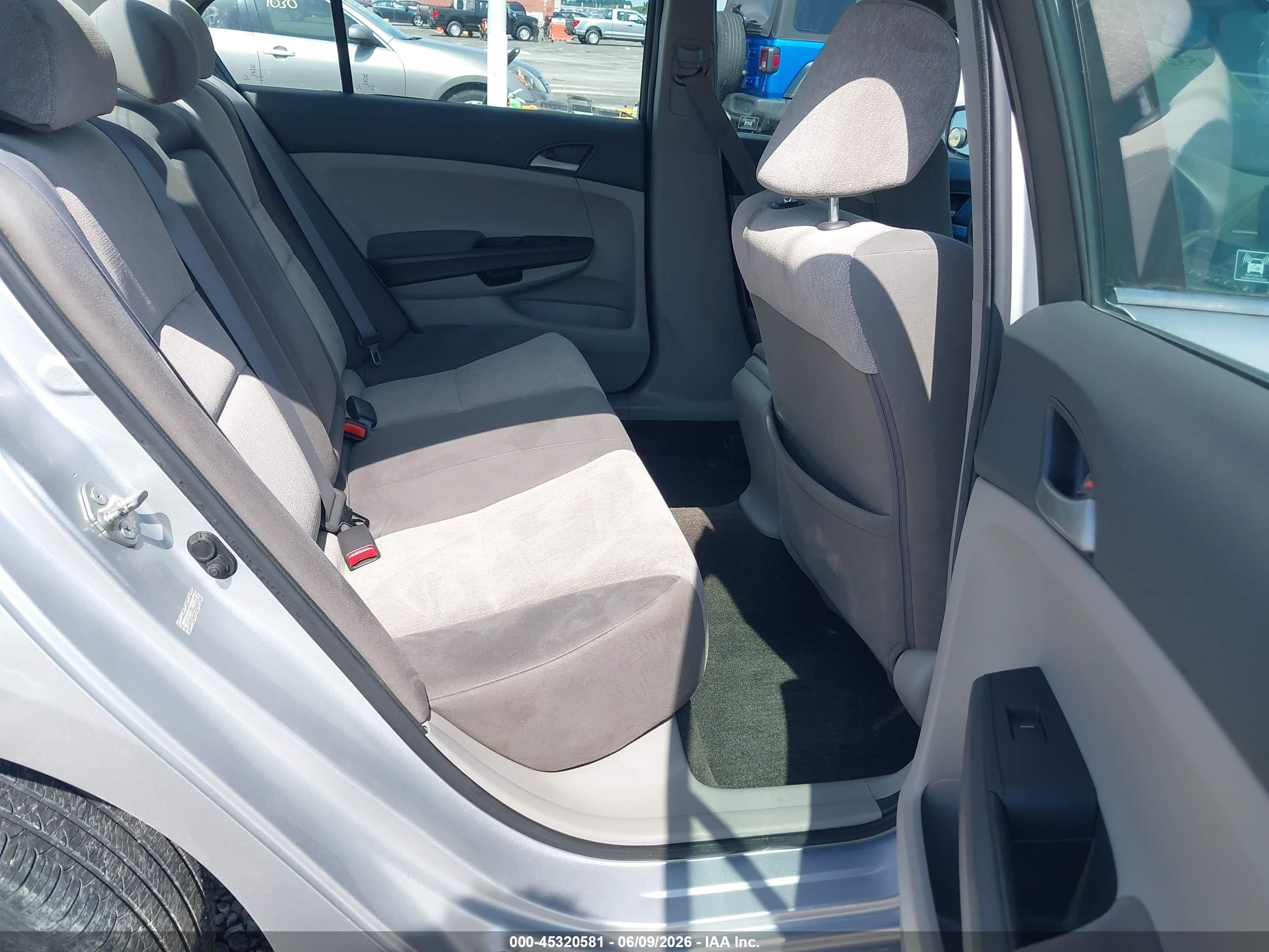 2010 Honda Accord 2.4 Lx-p Silver vin: 1HGCP2F47AA161215