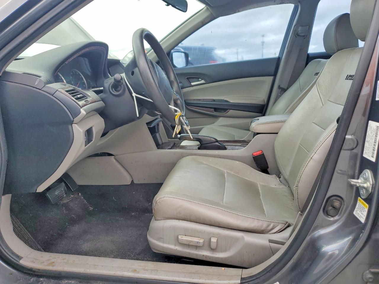 2011 Hond Accord Charcoal vin: 1HGCP2F48BA015147