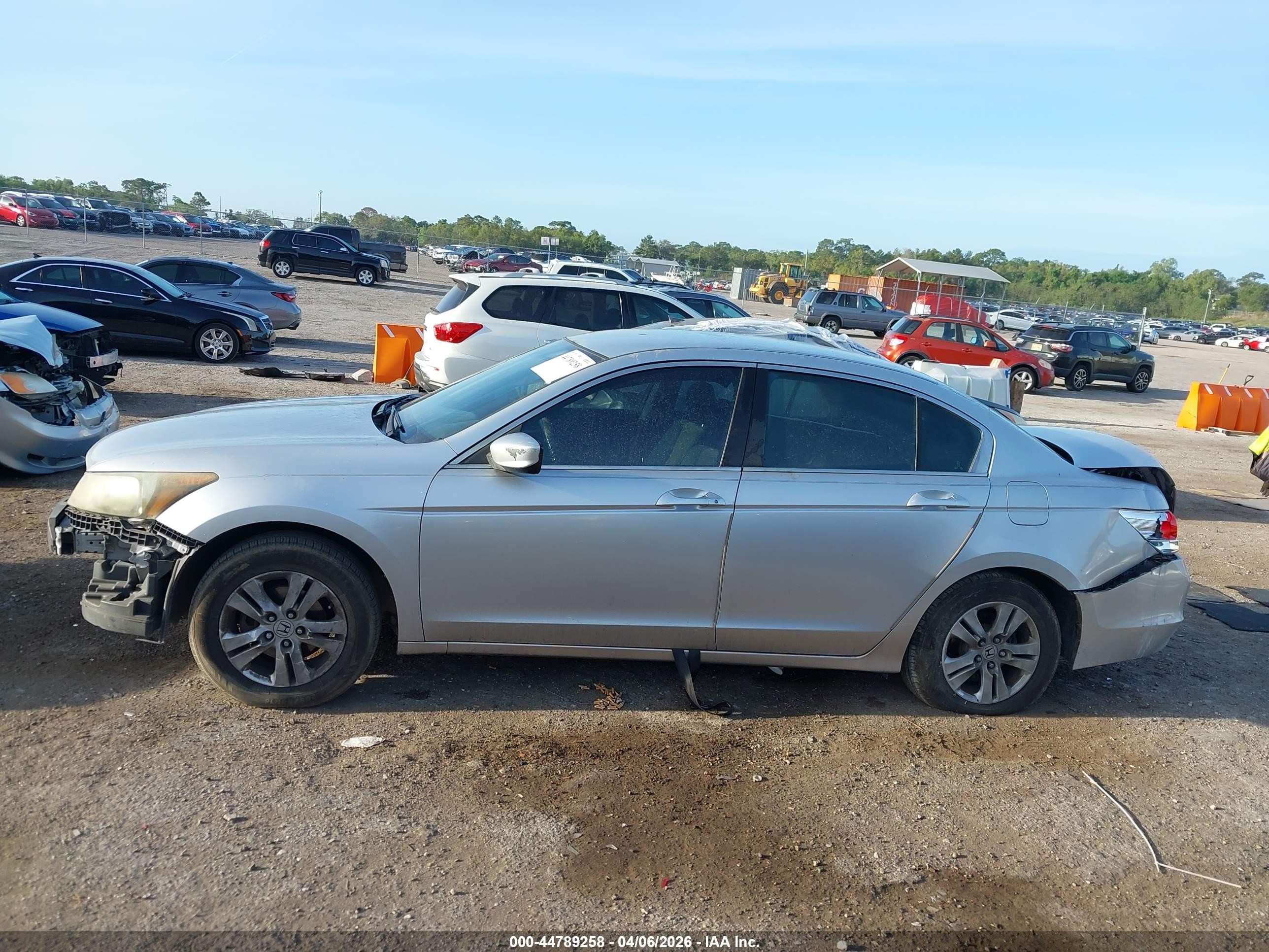 2010 Honda Accord 2.4 Lx-p Silver vin: 1HGCP2F49AA124151