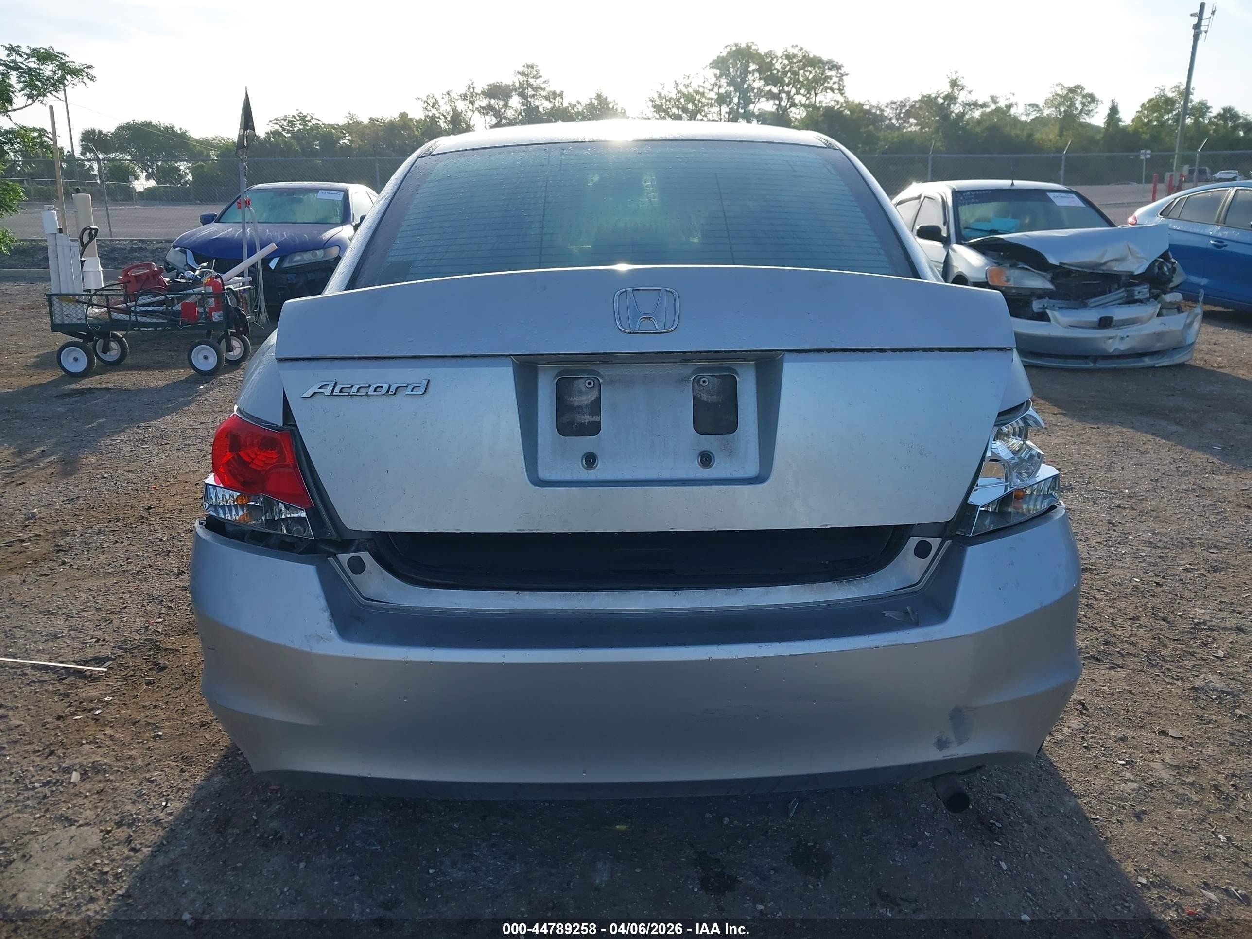 2010 Honda Accord 2.4 Lx-p Silver vin: 1HGCP2F49AA124151