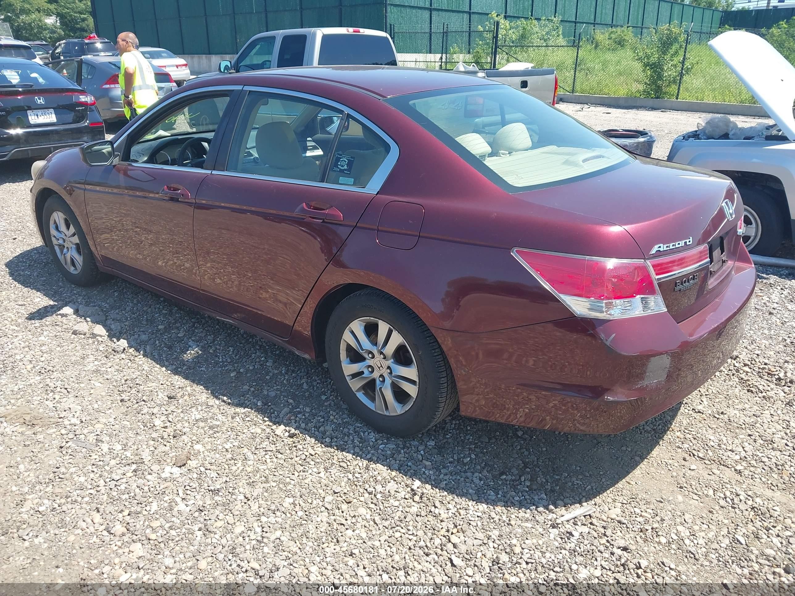 2011 Honda Accord 2.4 Lx-p Red vin: 1HGCP2F49BA099365