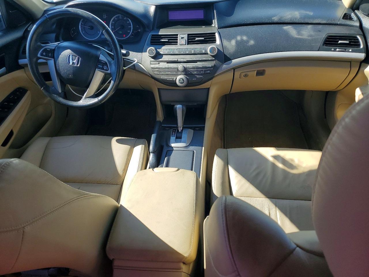 2012 Honda Accord White vin: 1HGCP2F60CA102821