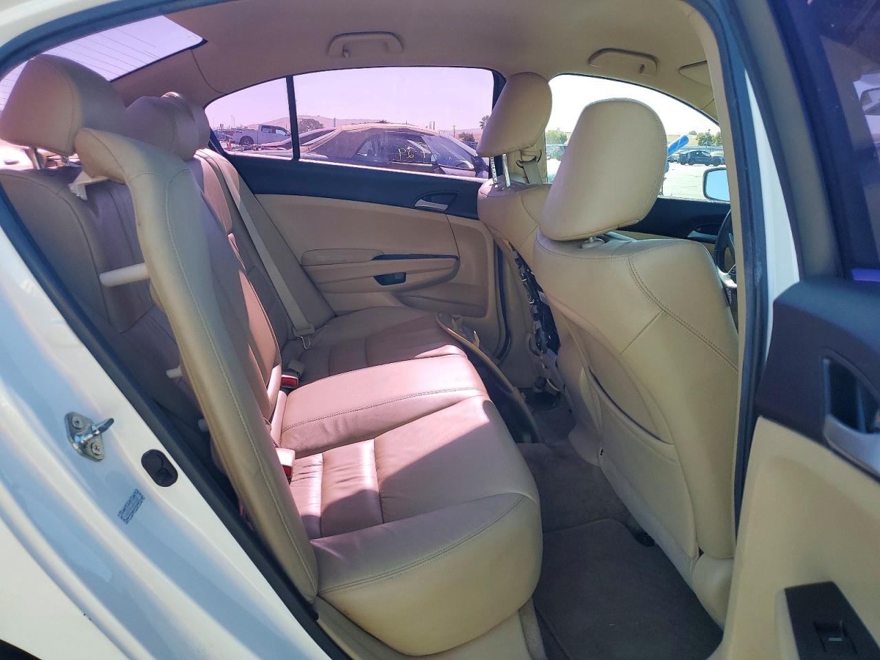 2012 Honda Accord White vin: 1HGCP2F60CA102821