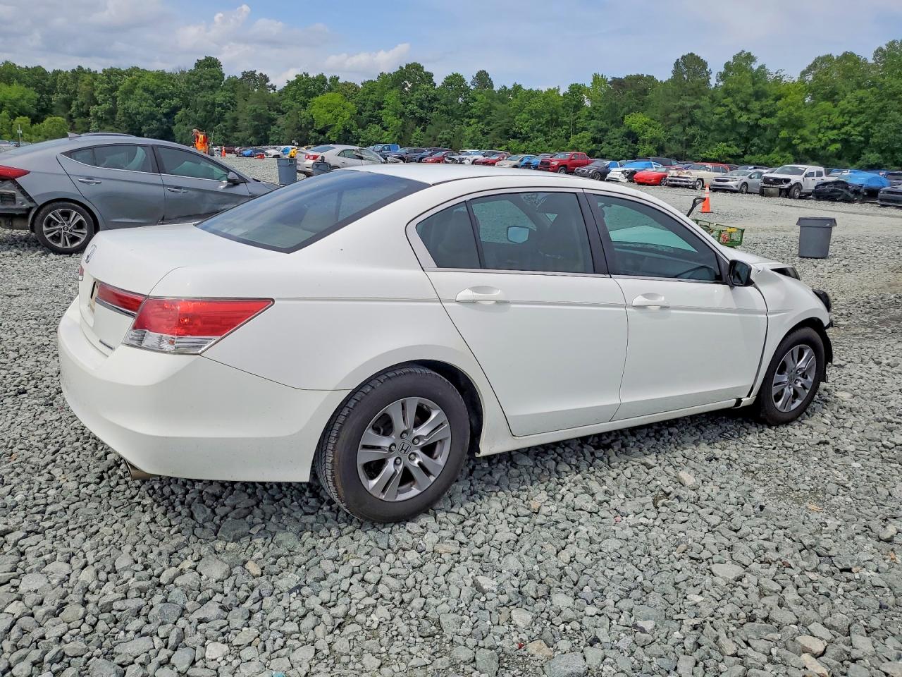 2012 Hond Accord White vin: 1HGCP2F61CA131552