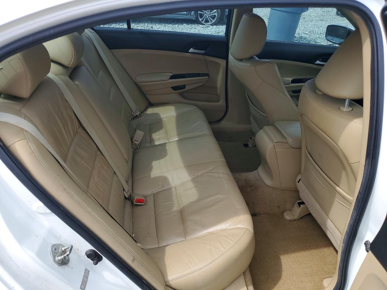 2012 Hond Accord White vin: 1HGCP2F61CA131552