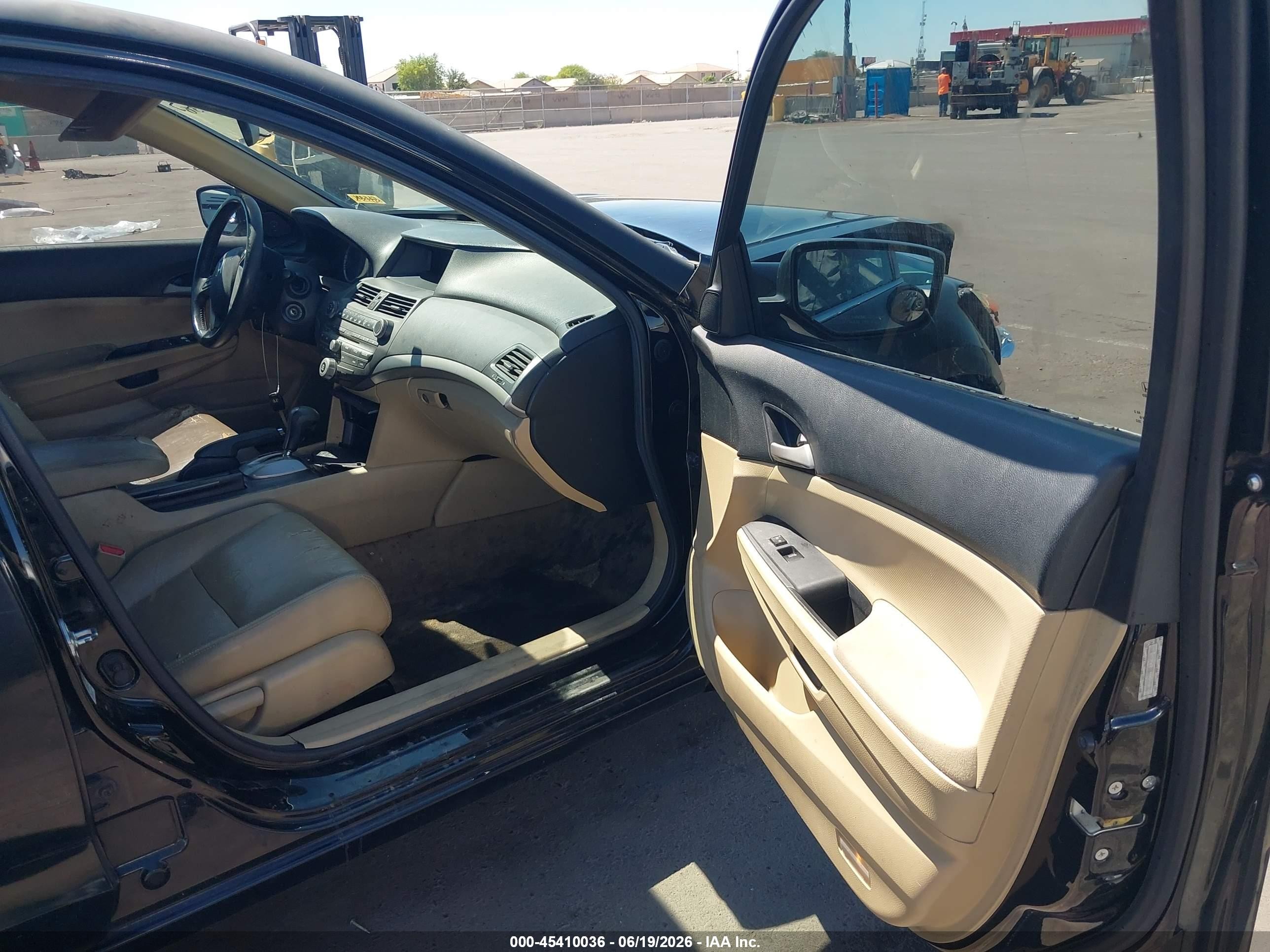 2011 Honda Accord 2.4 Se Черный vin: 1HGCP2F68BA074345
