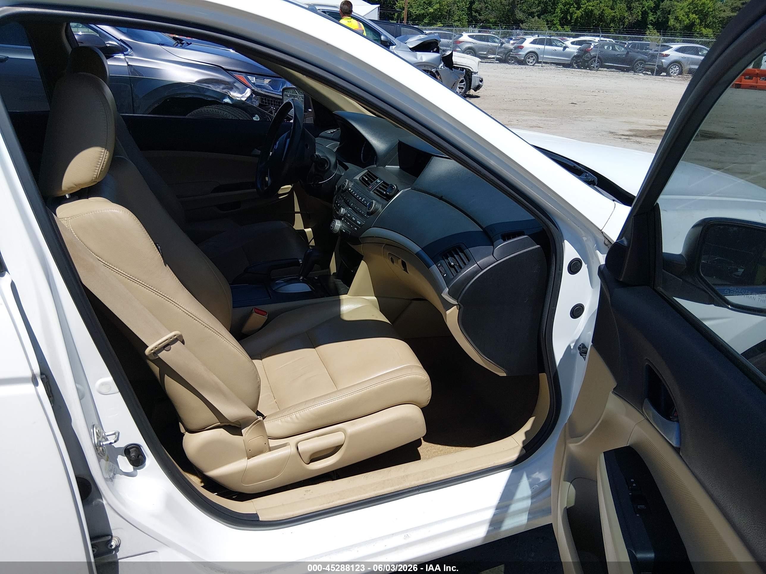 2012 Honda Accord 2.4 Se White vin: 1HGCP2F69CA115003