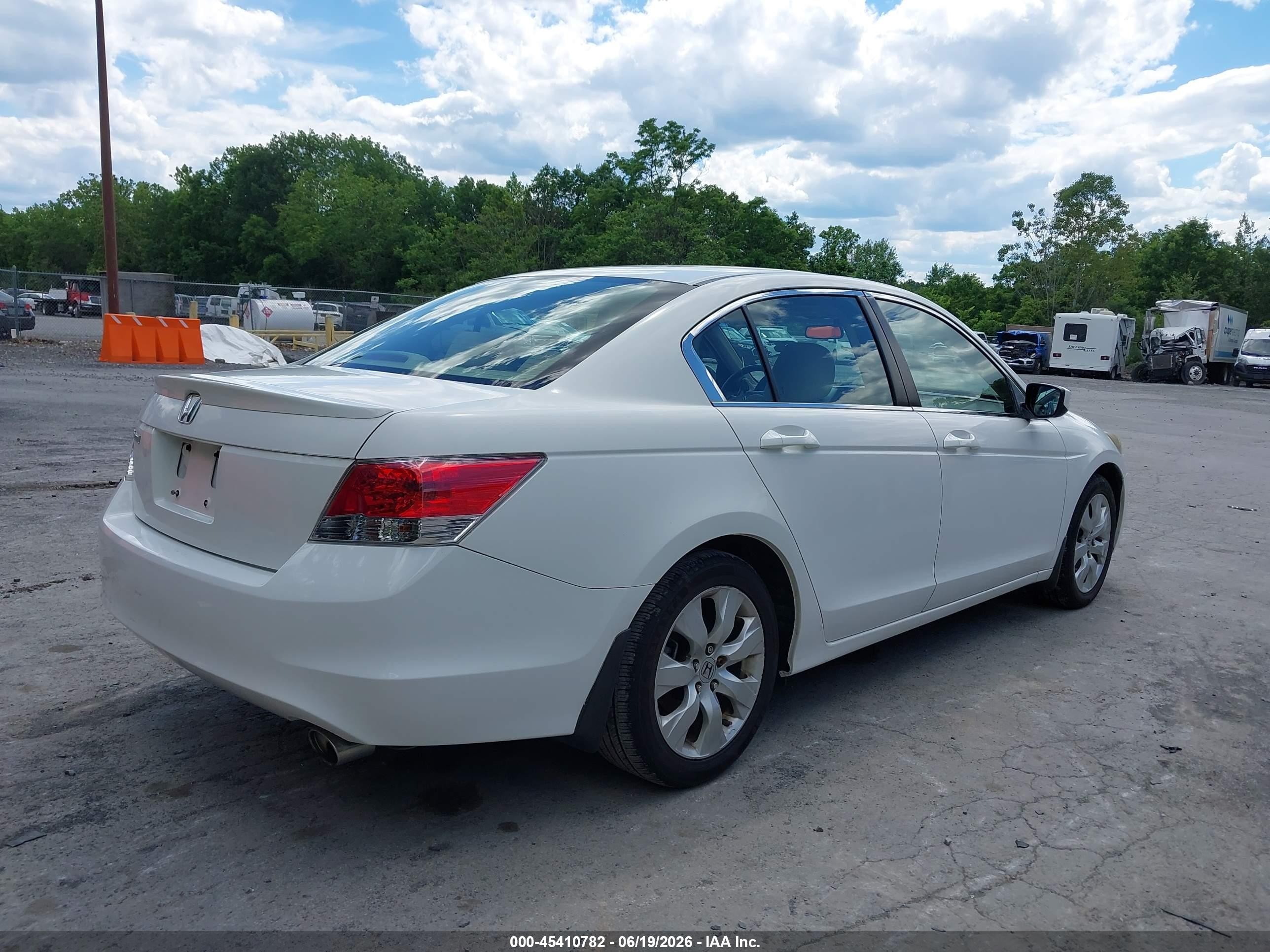 2010 Honda Accord 2.4 Ex Белый vin: 1HGCP2F70AA116627