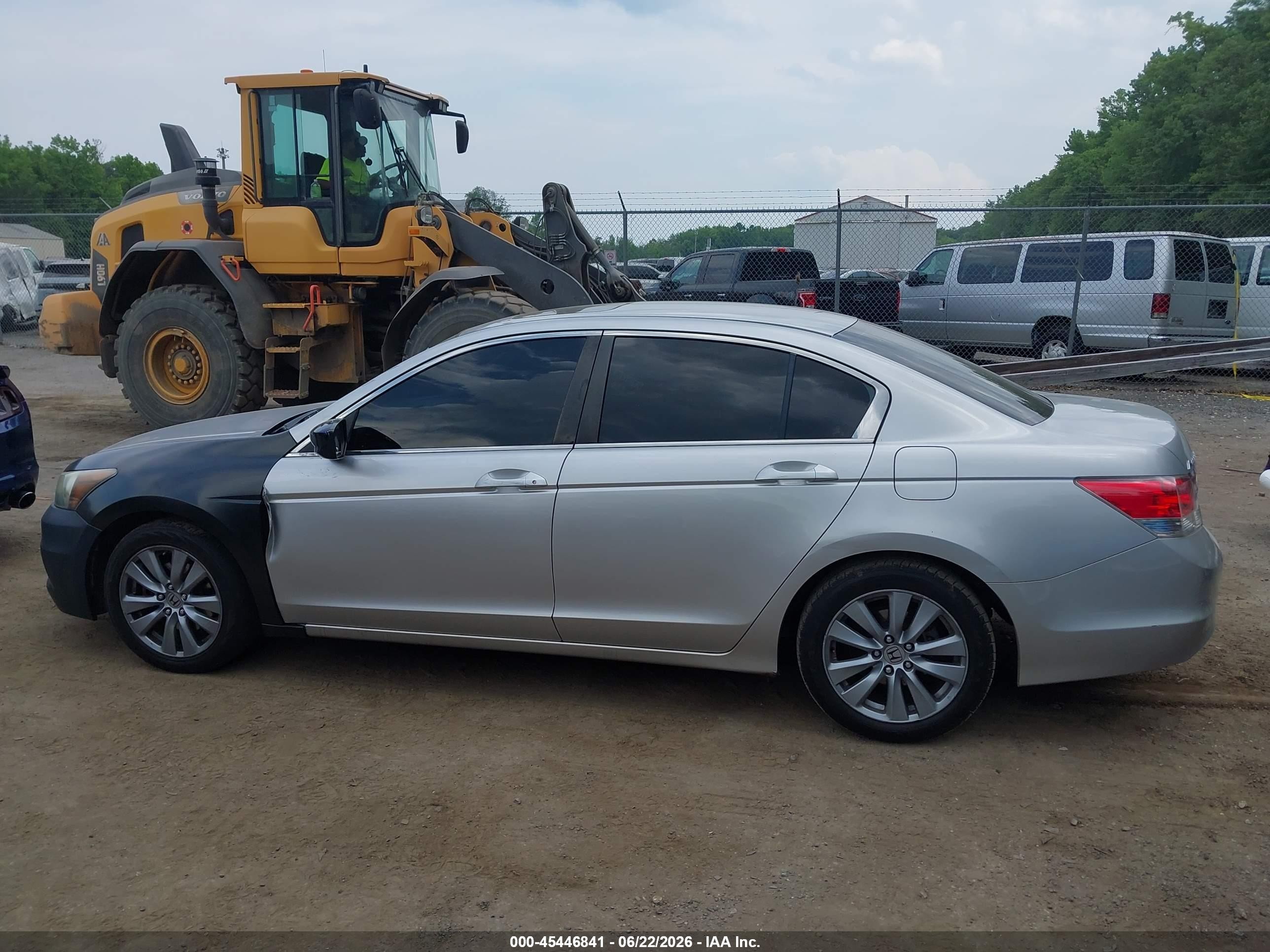 2011 Honda Accord 2.4 Ex Серебряный vin: 1HGCP2F70BA088894