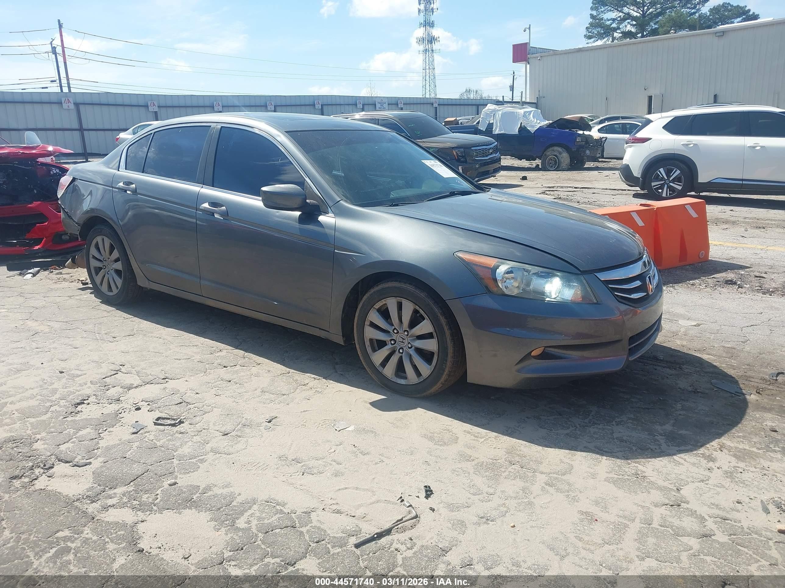 1HGCP2F70CA083390